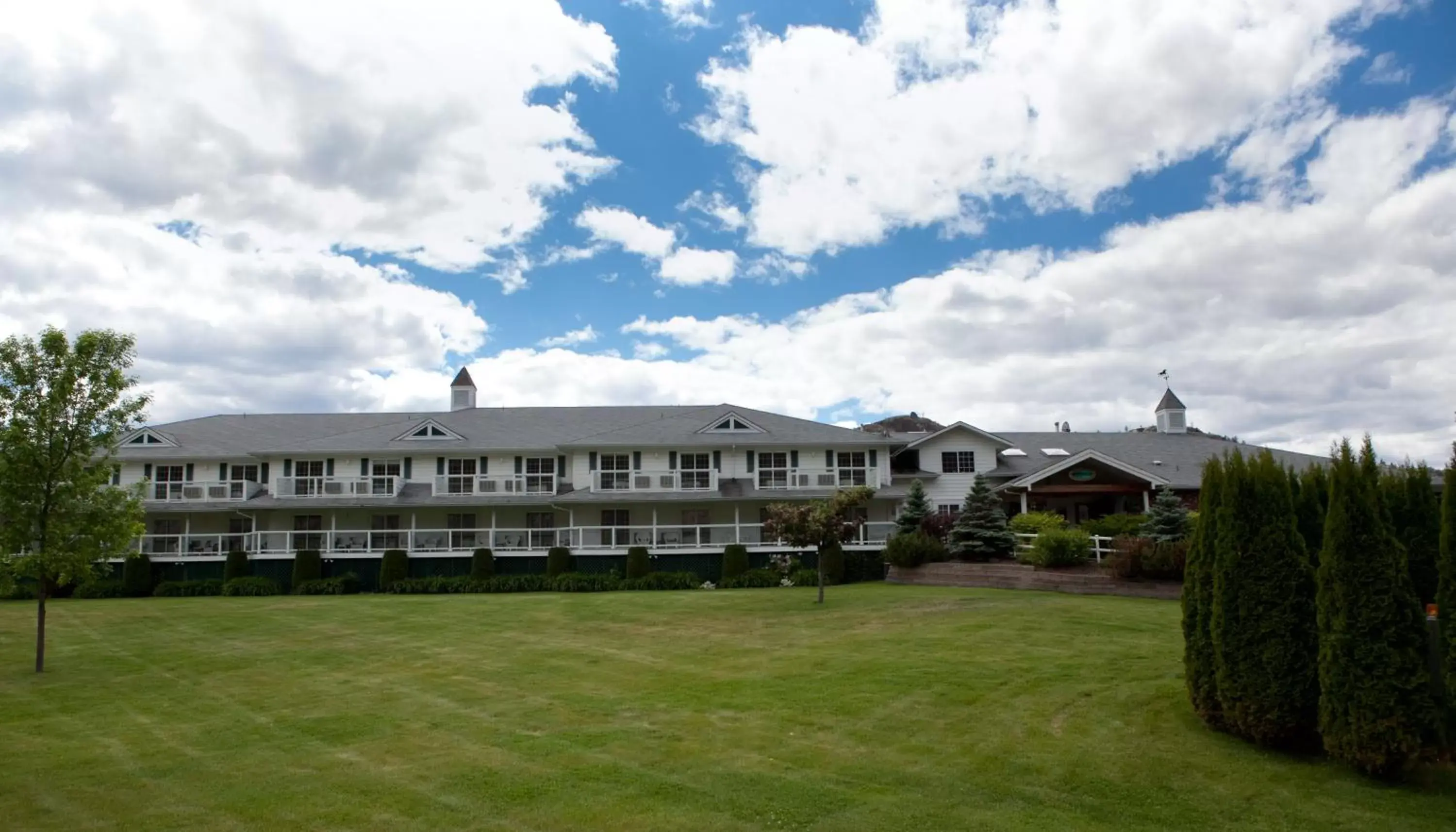 Facade/entrance, Property Building in South Thompson Inn & Conference Centre