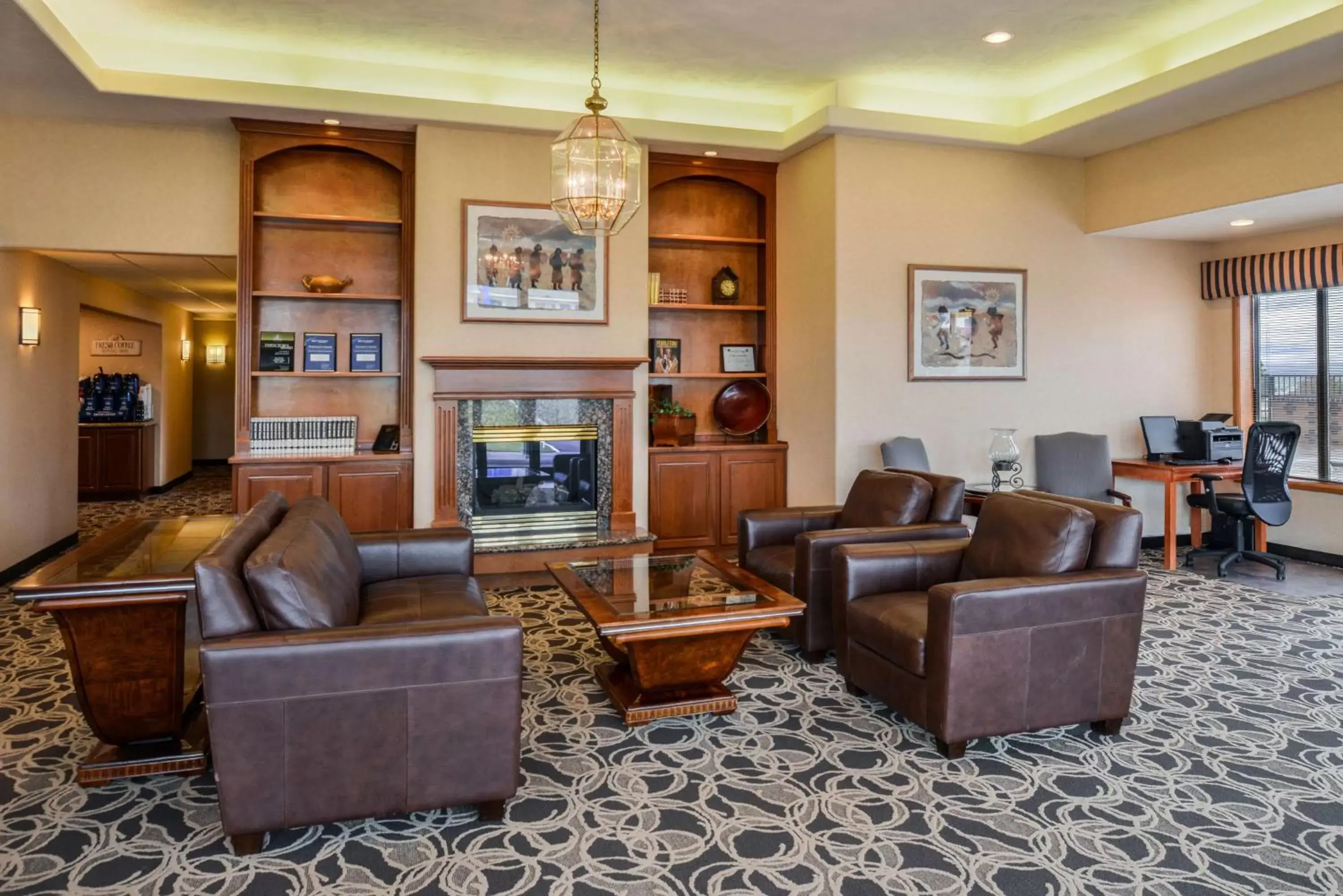 Lobby or reception, Seating Area in Best Western Pendleton Inn