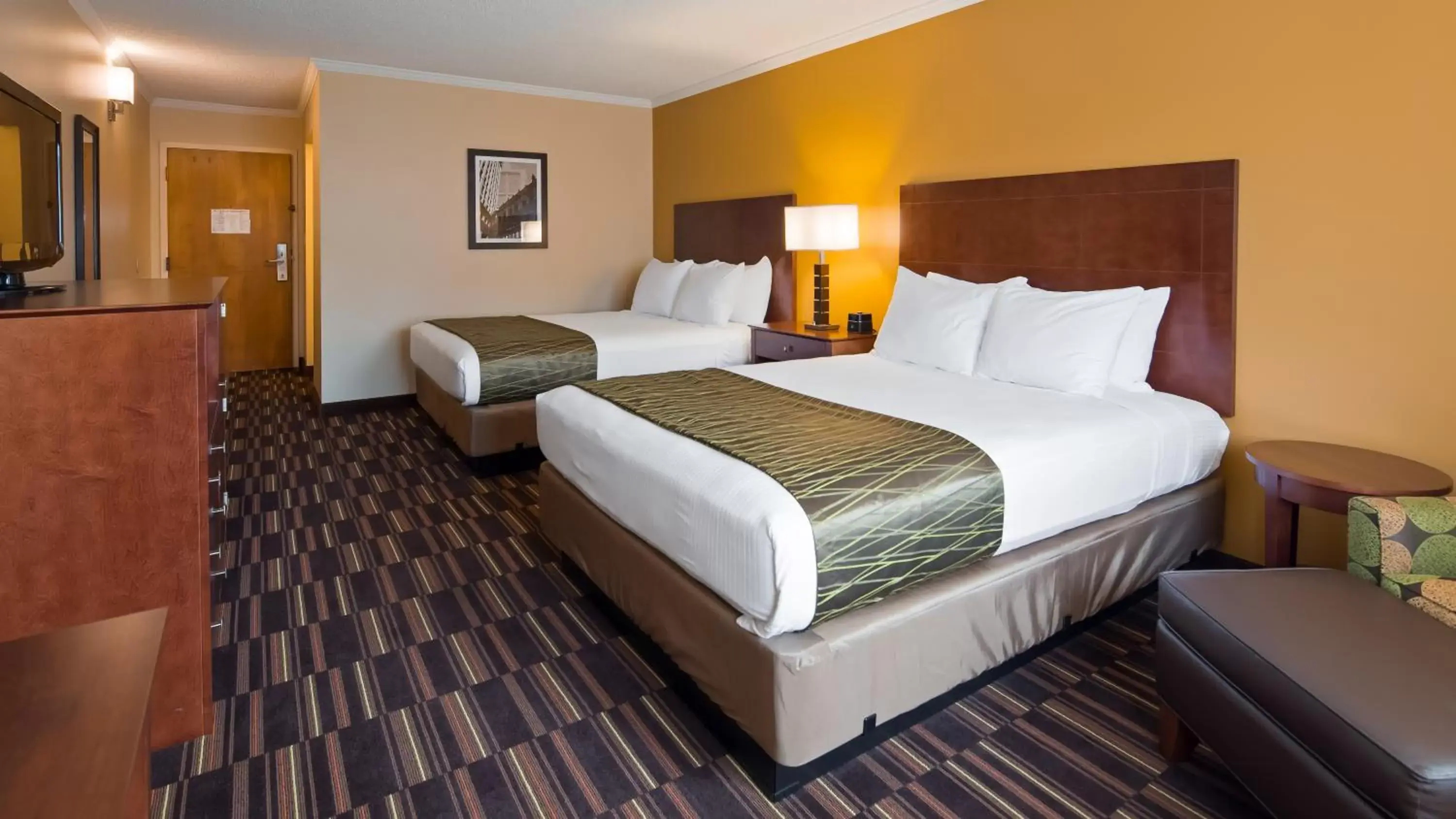Photo of the whole room, Bed in Best Western Falcon Plaza
