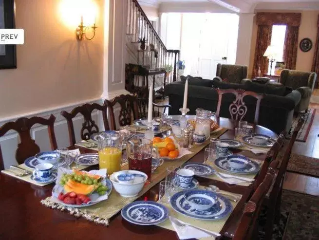 Dining area in Compass Rose Inn