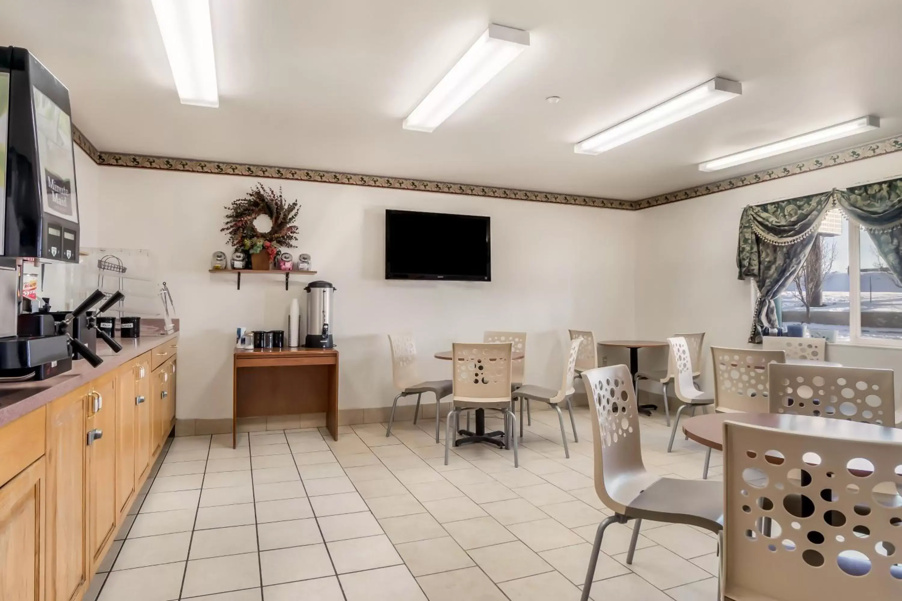 Restaurant/Places to Eat in Americas Best Value Inn Green River