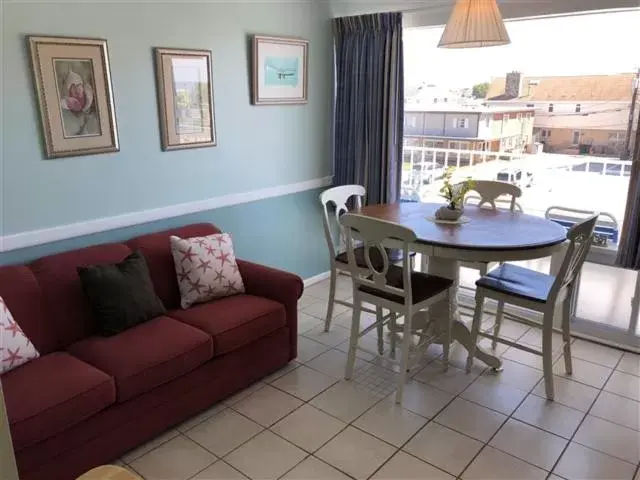 Living room, Dining Area in Cara Mara Resort