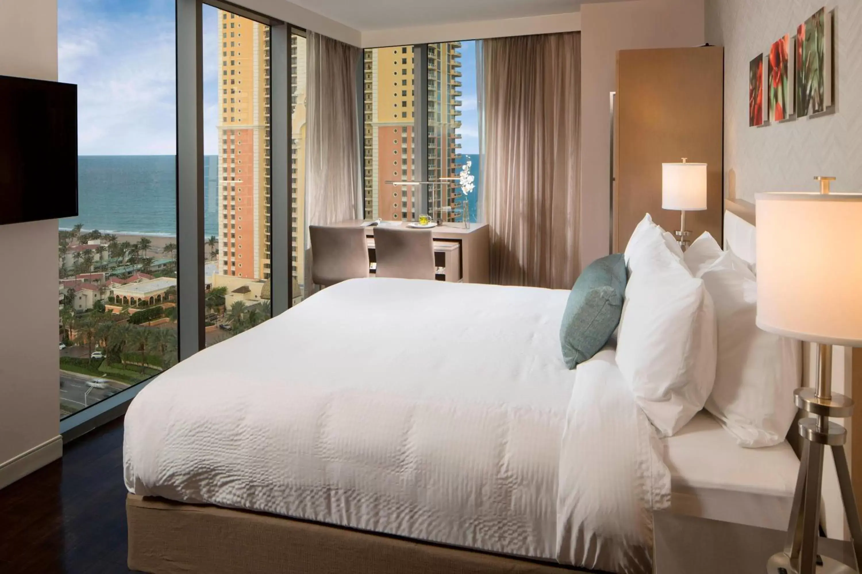 Photo of the whole room, Bed in Residence Inn Miami Sunny Isles Beach