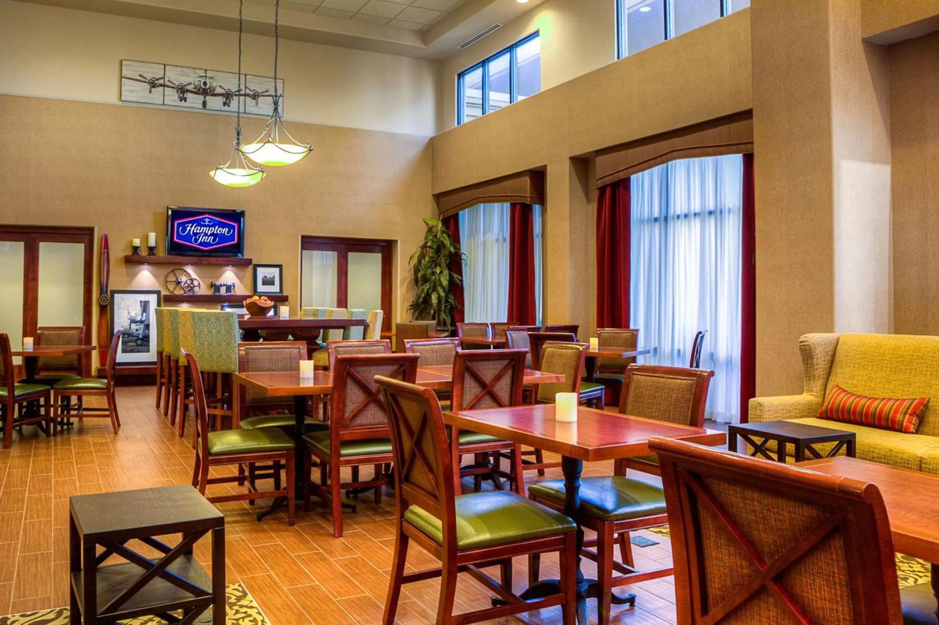 Restaurant/places to eat in Hampton Inn & Suites Mountain Home Restaurant/places to eat in Hampton Inn & Suites Mountain Home