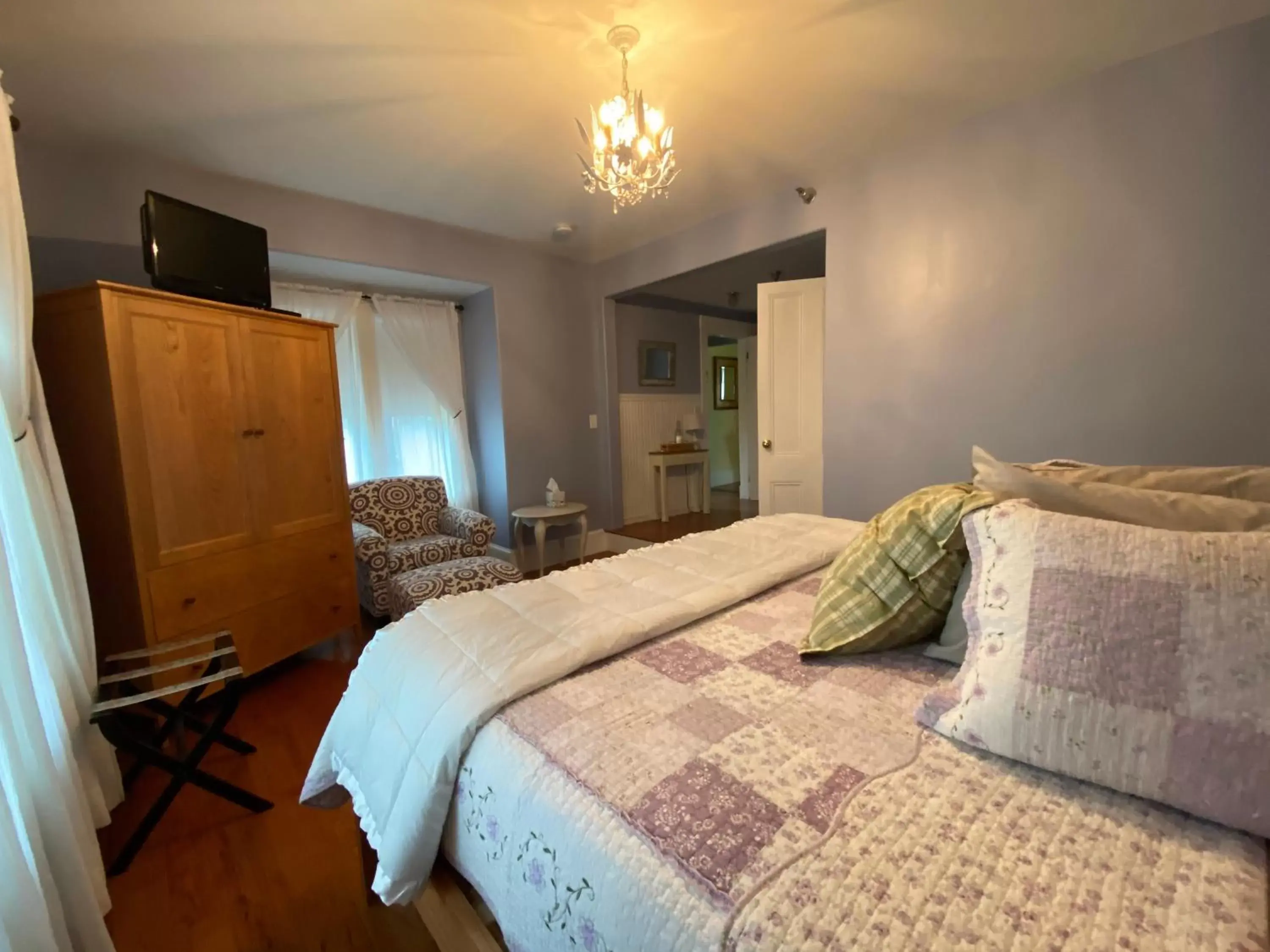 King Suite in James Place Inn Bed and Breakfast King Suite in James Place Inn Bed and Breakfast