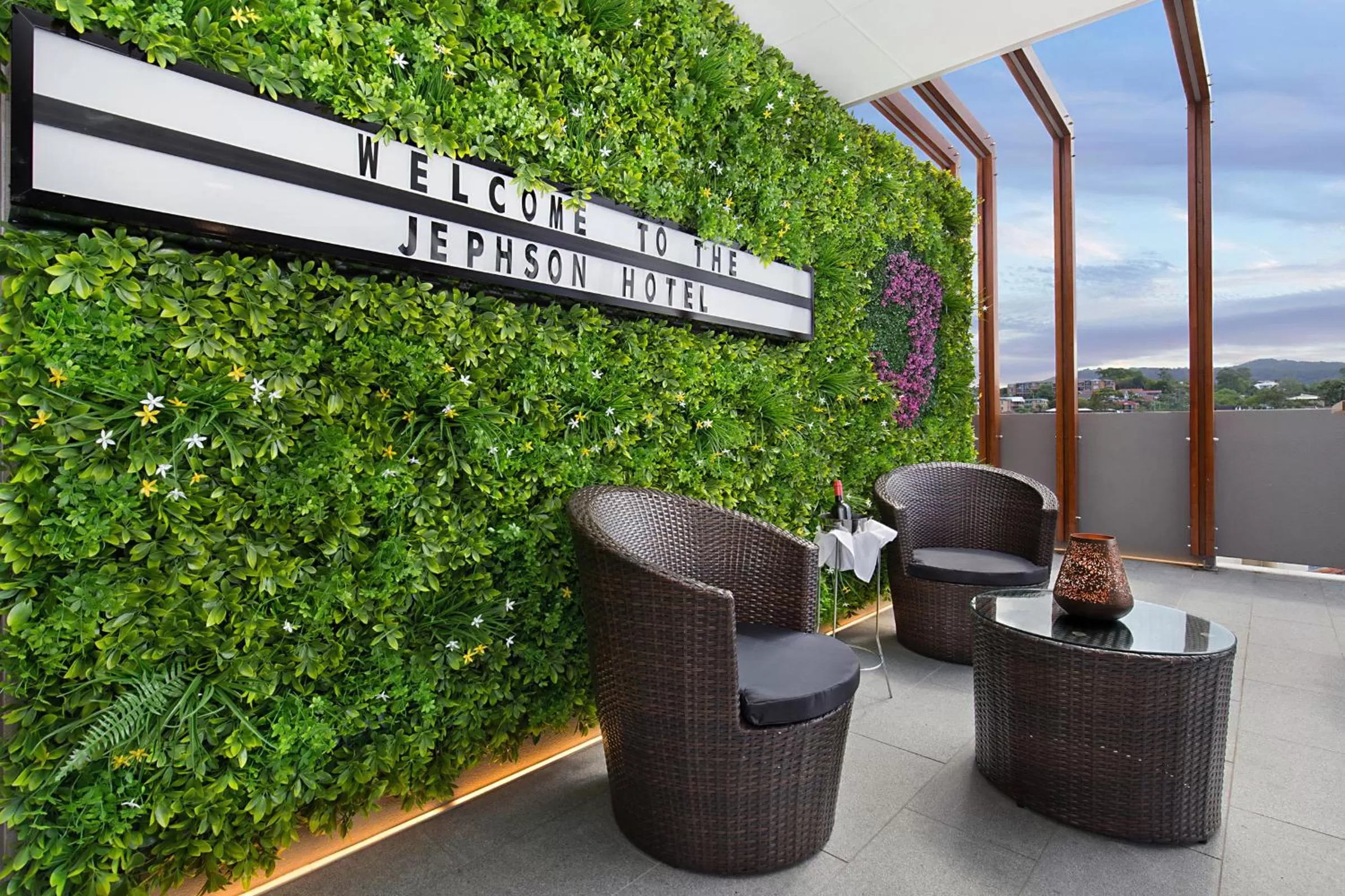 Patio in Jephson Hotel & Apartments