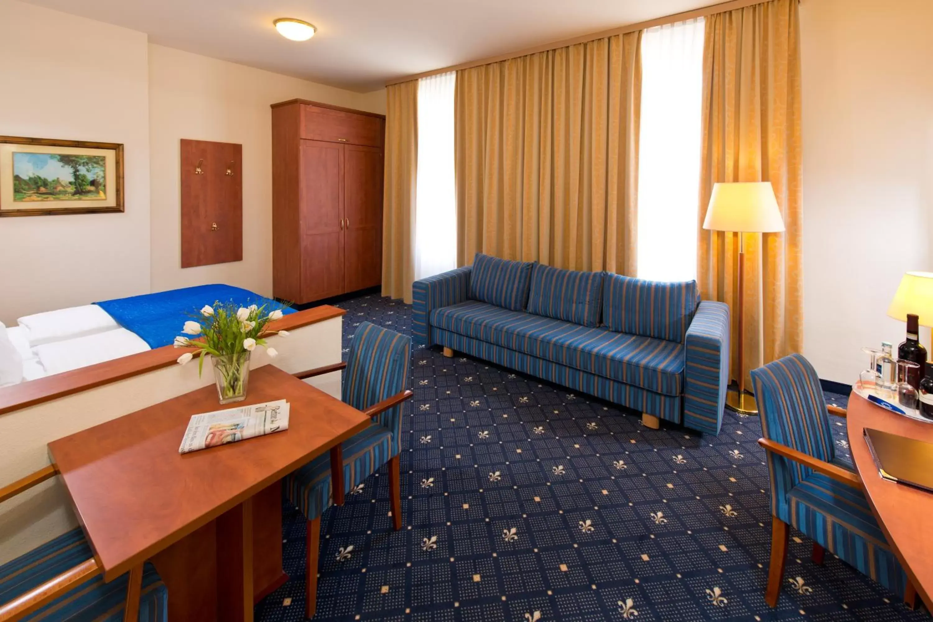 Photo of the whole room, Bed in Hotel & Apartments Zarenhof Berlin Prenzlauer Berg Photo of the whole room, Bed in Hotel & Apartments Zarenhof Berlin Prenzlauer Berg