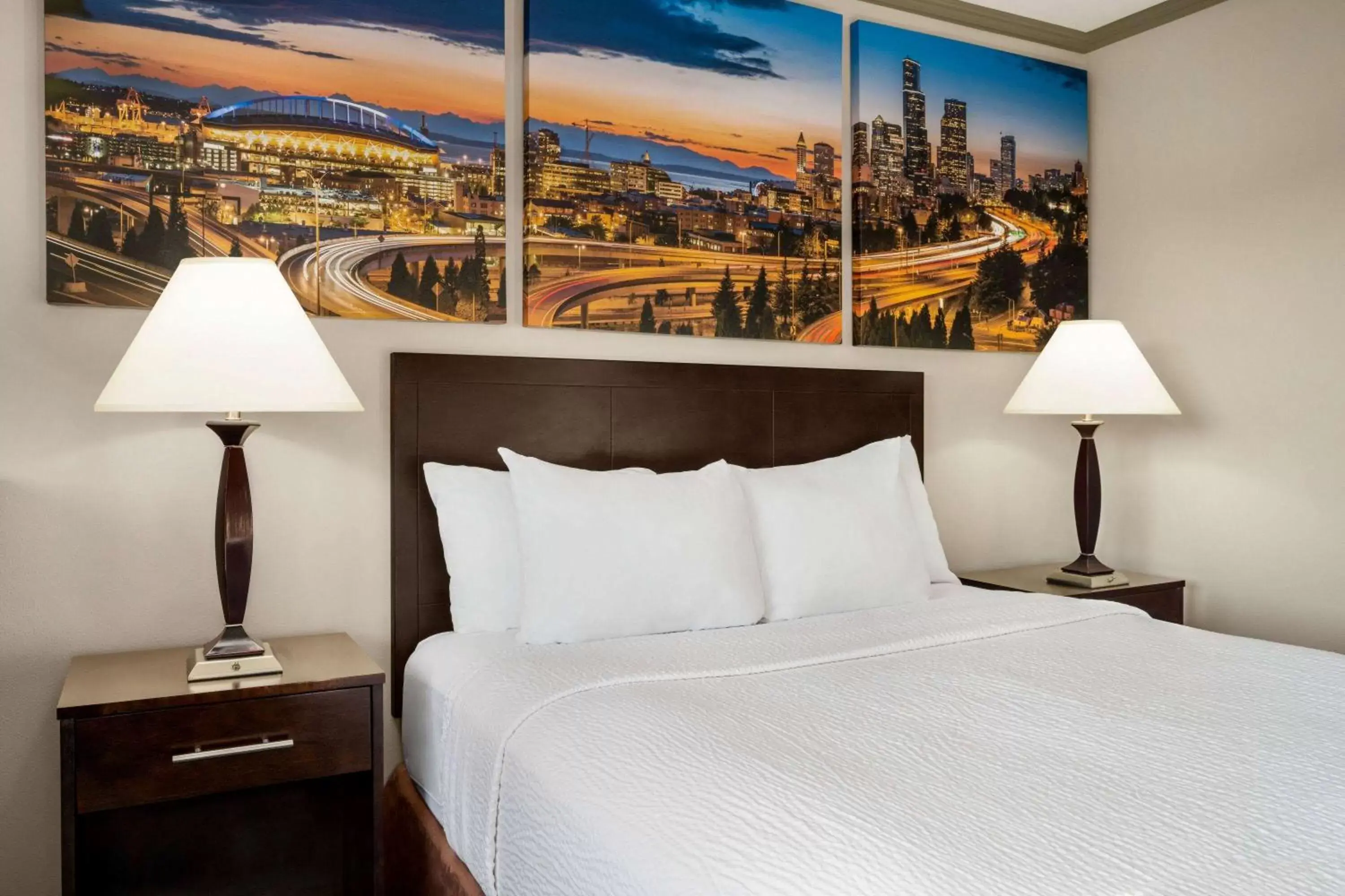 Photo of the whole room, Bed in Baymont by Wyndham Monterey Park Photo of the whole room, Bed in Baymont by Wyndham Monterey Park