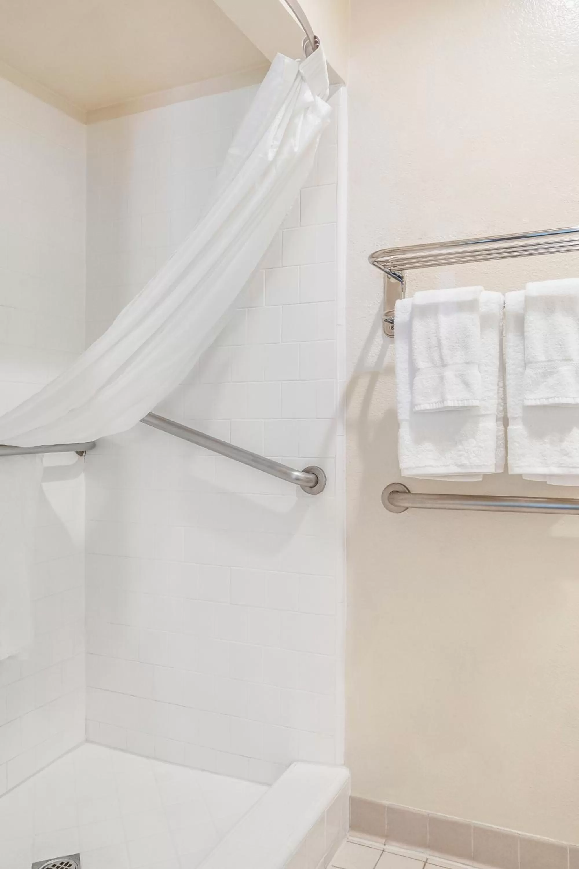 Shower in Golden Sails Hotel