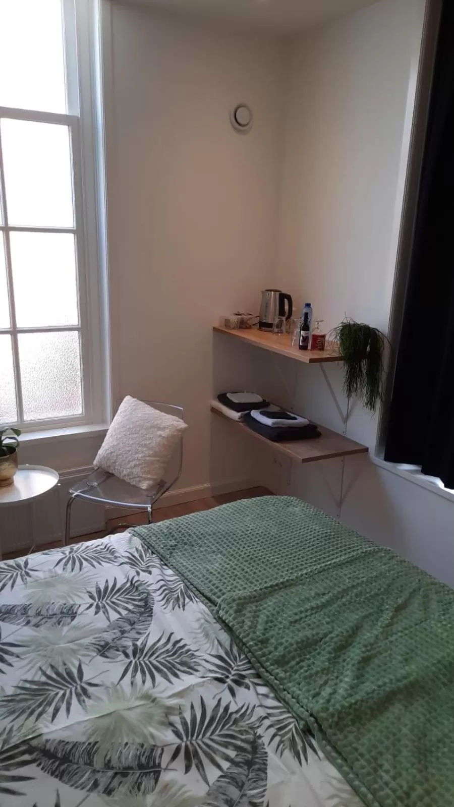 Bed in Lekkerwegbijleeuwen, 1 minuut naar hartje centrum