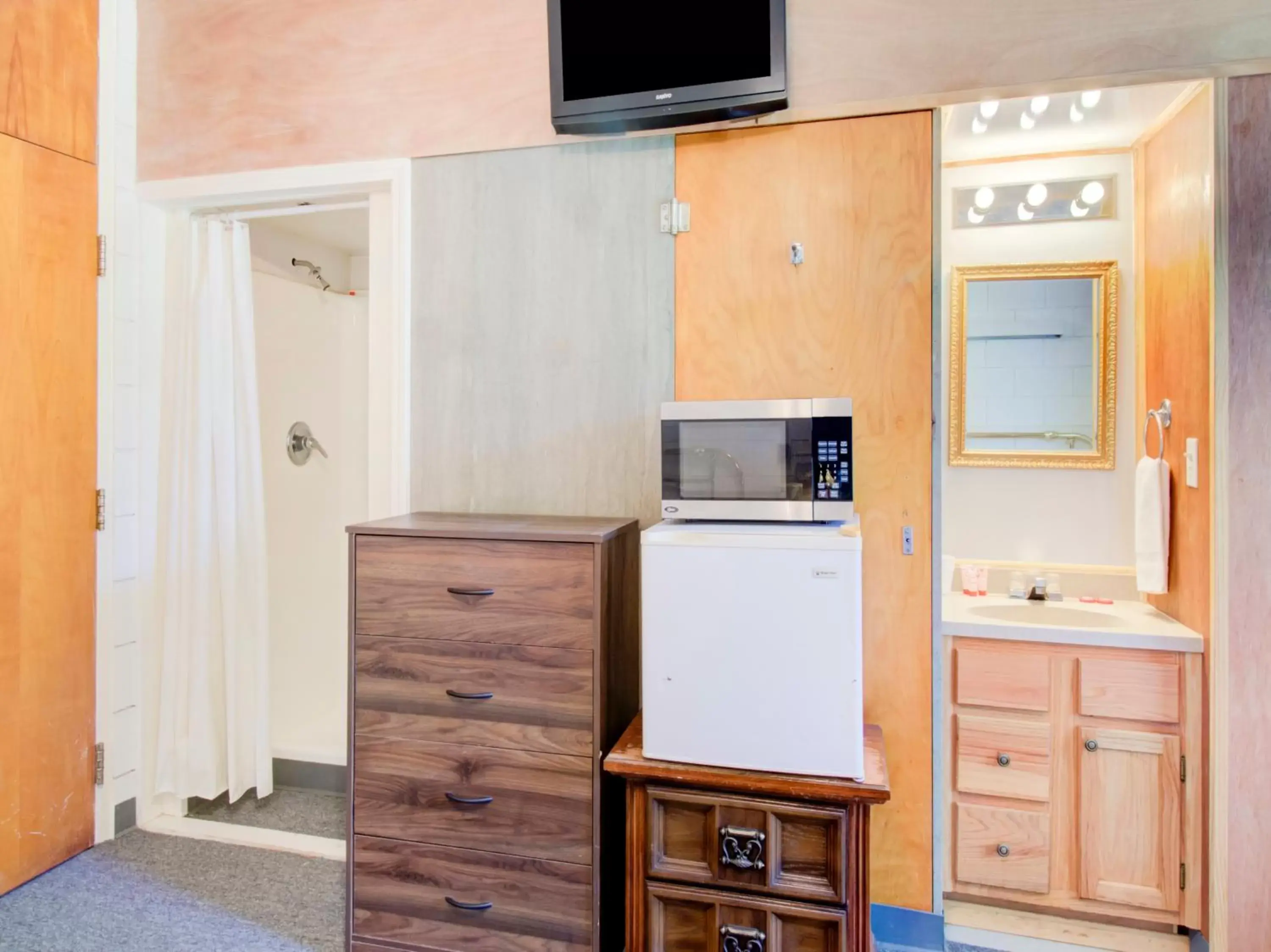 TV and multimedia, Kitchen/Kitchenette in OYO Hotel Drumright I-44 OK