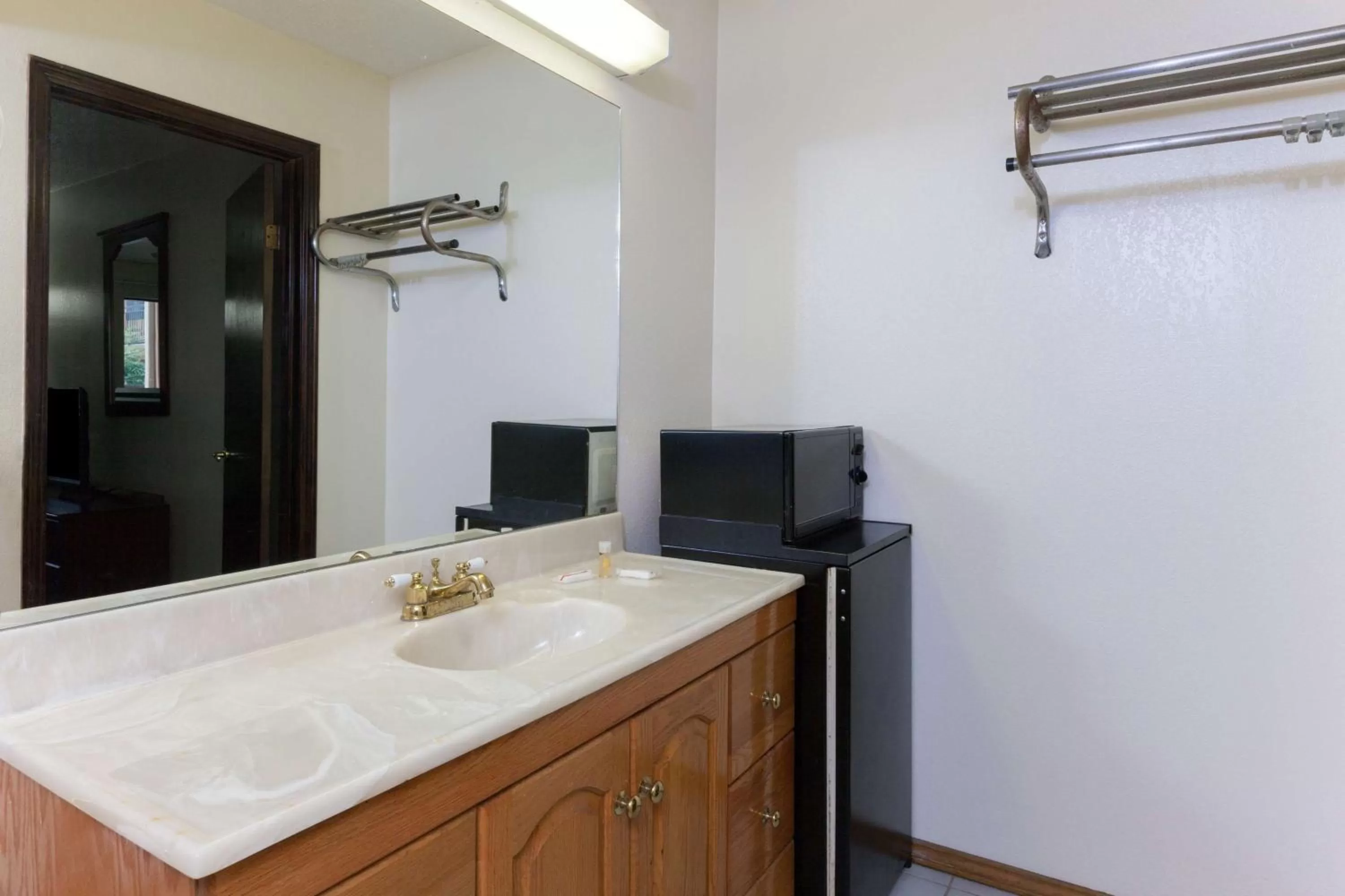 Standard King Room - Smoking in Days Inn by Wyndham Oklahoma City Fairground