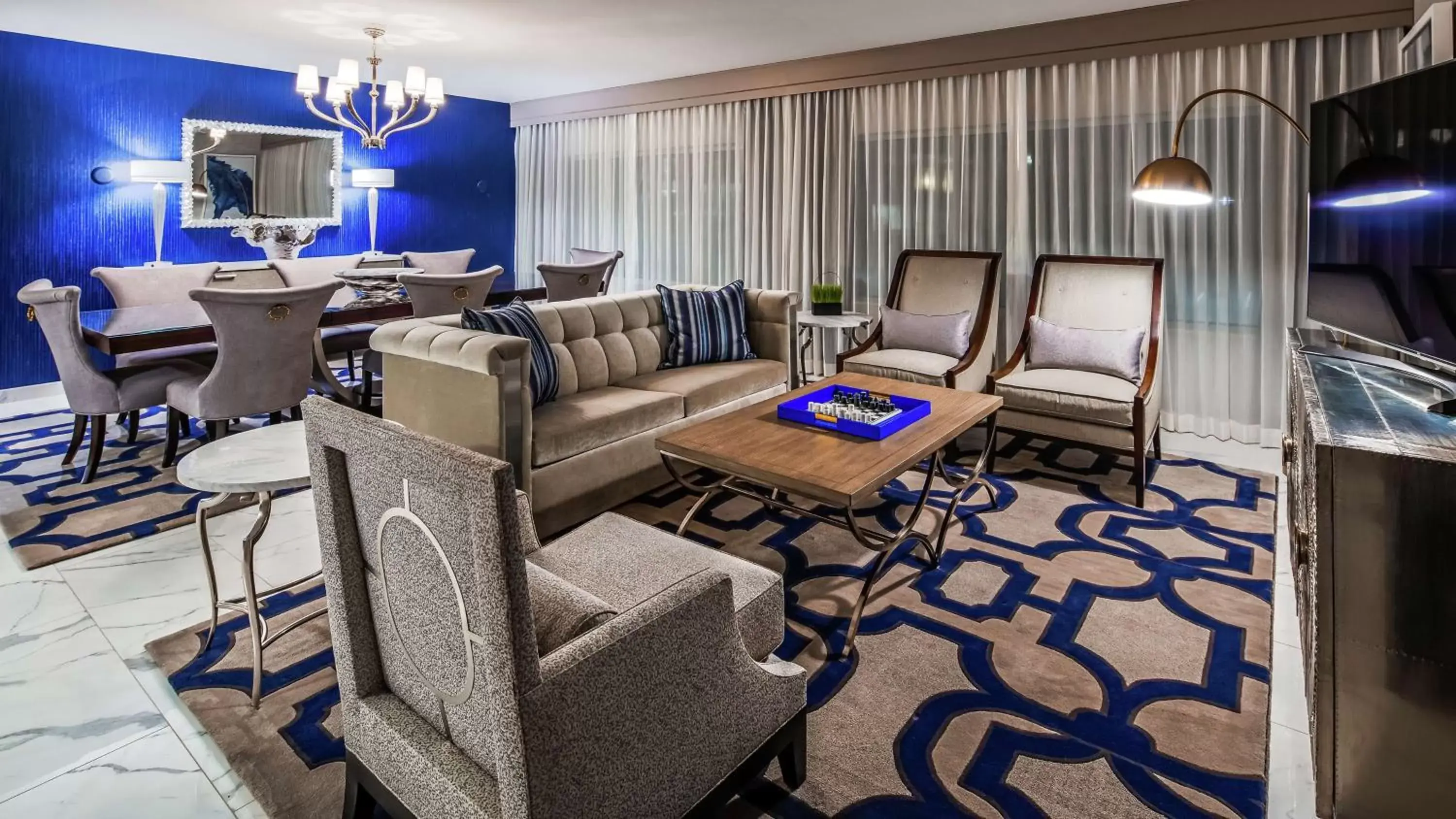 Living room, Seating Area in The Kingsley Bloomfield Hills - a DoubleTree by Hilton