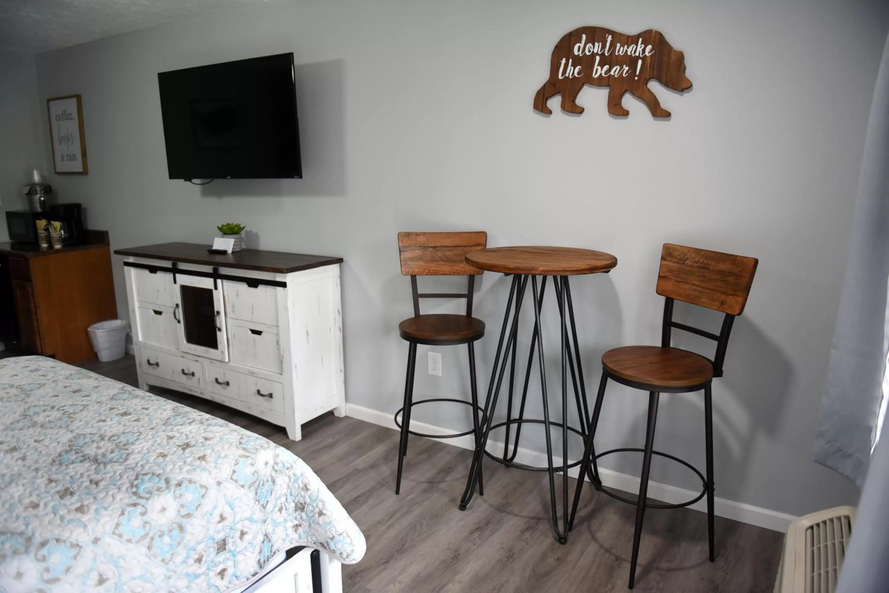 TV and multimedia, Bed in Heidi Motel - Helen