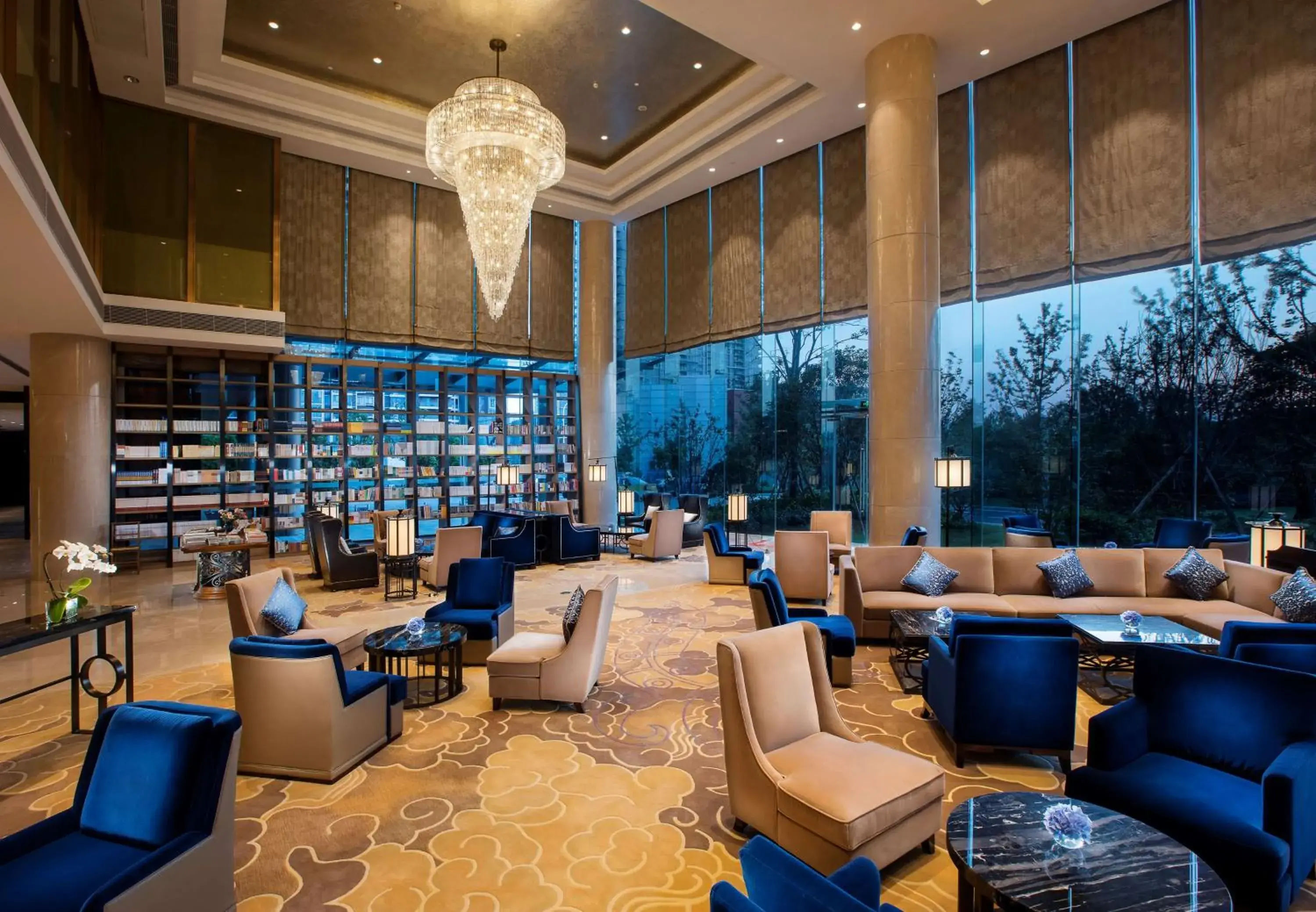 Lobby or reception in Hilton Wuhan Riverside