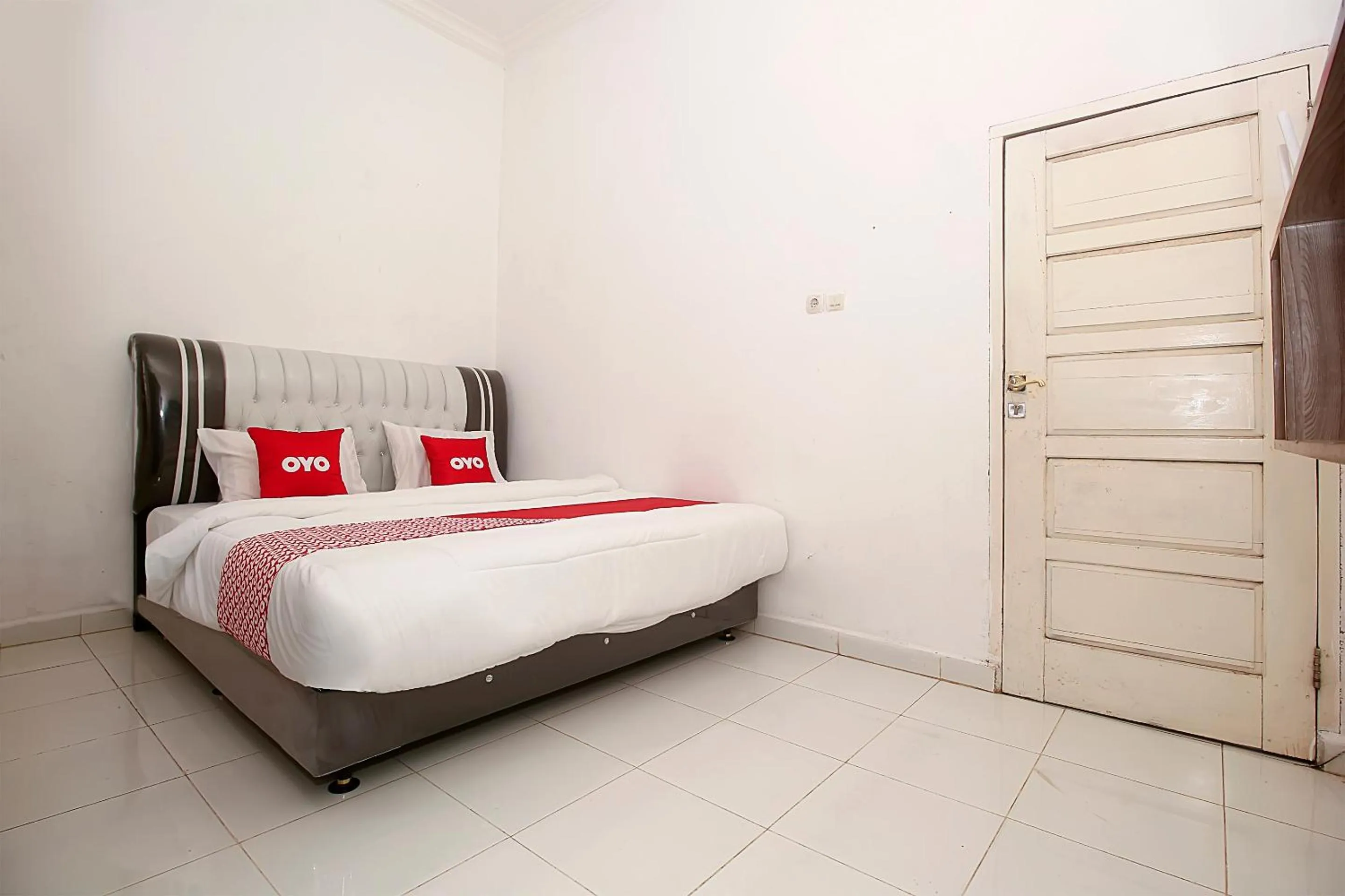 Bedroom, Bed in Hotel O Jasmine Kost Syariah