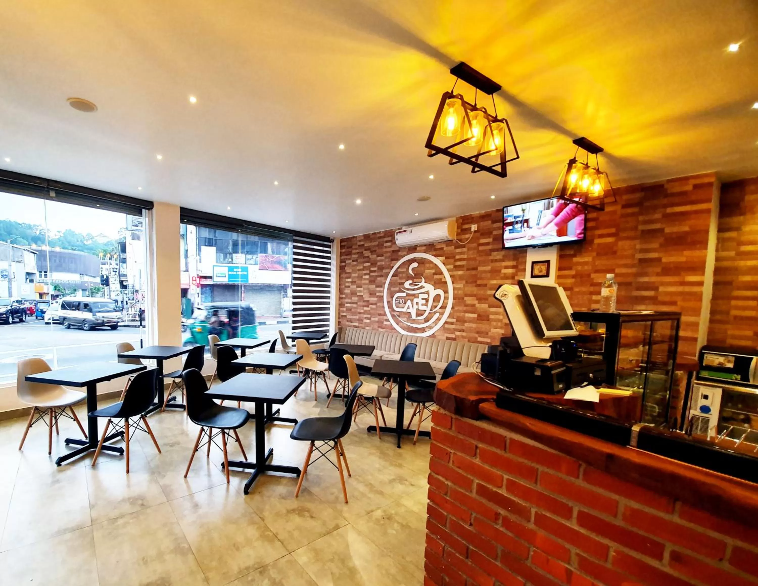 Restaurant/places to eat in Bed Station 210