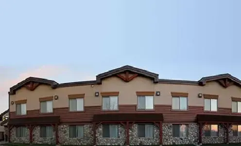 Property building in C'mon Inn & Suites Fargo Property building in C'mon Inn & Suites Fargo