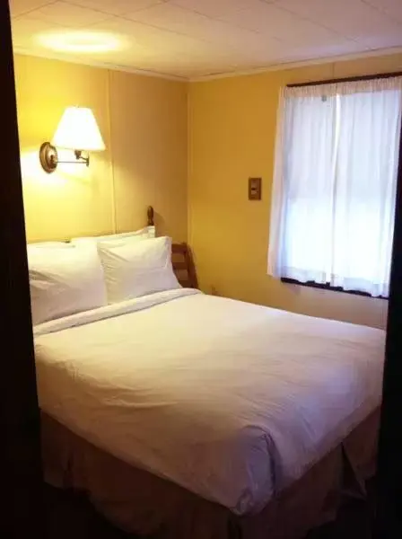 Bed in Phoenicia Lodge