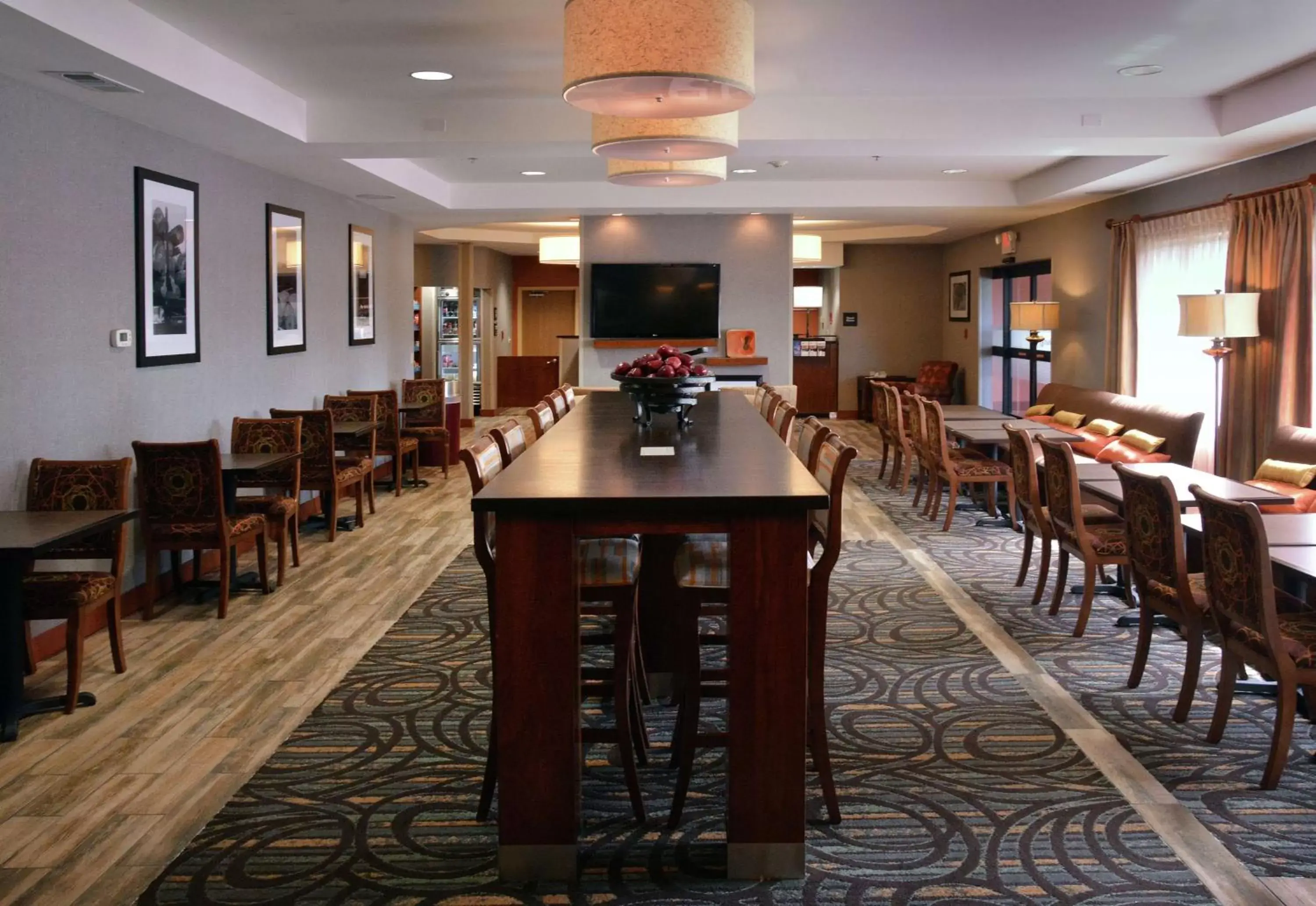 Lobby or reception, Restaurant/Places to Eat in Hampton Inn Medford