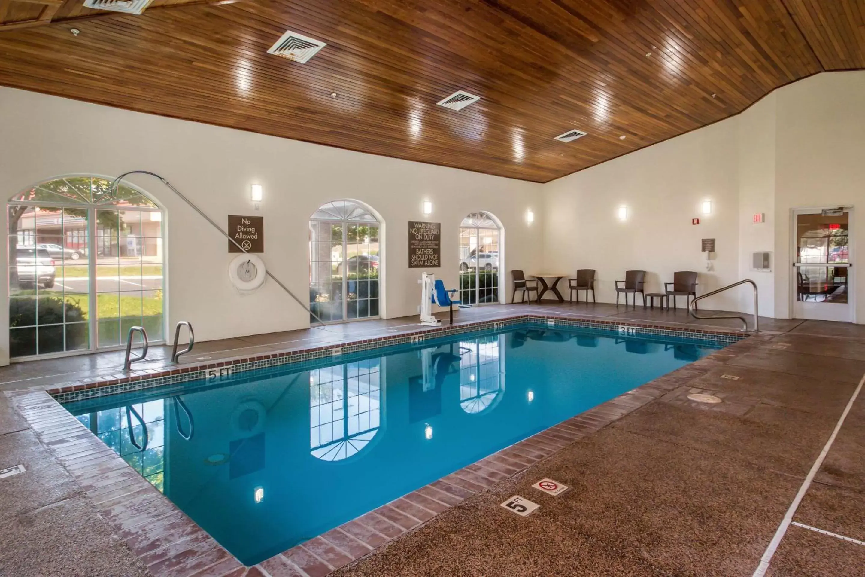 Activities, Swimming Pool in Comfort Inn Lehi - Thanksgiving Point Area