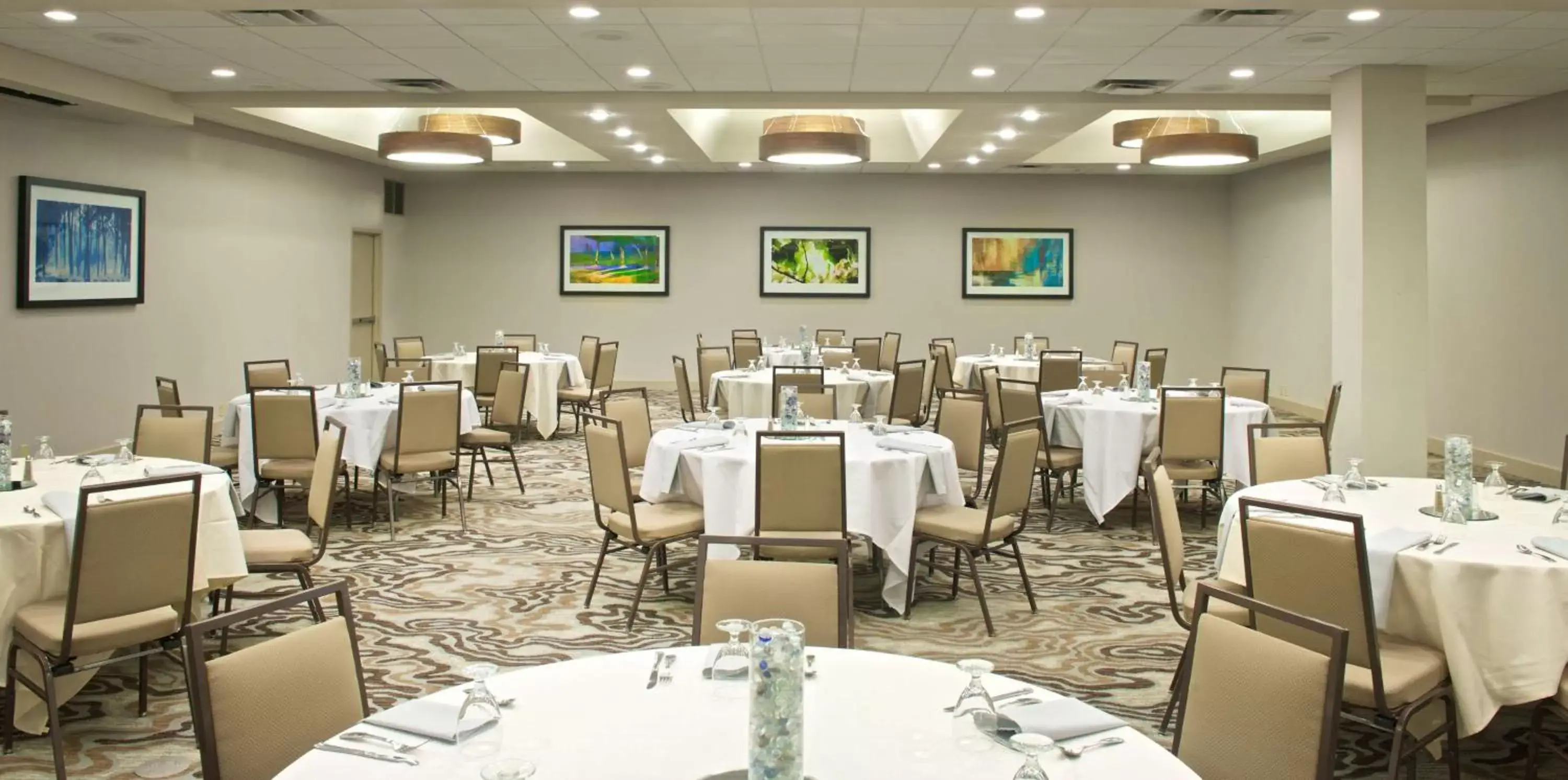 Meeting/conference room, Restaurant/Places to Eat in Embassy Suites by Hilton Cincinnati Northeast - Blue Ash