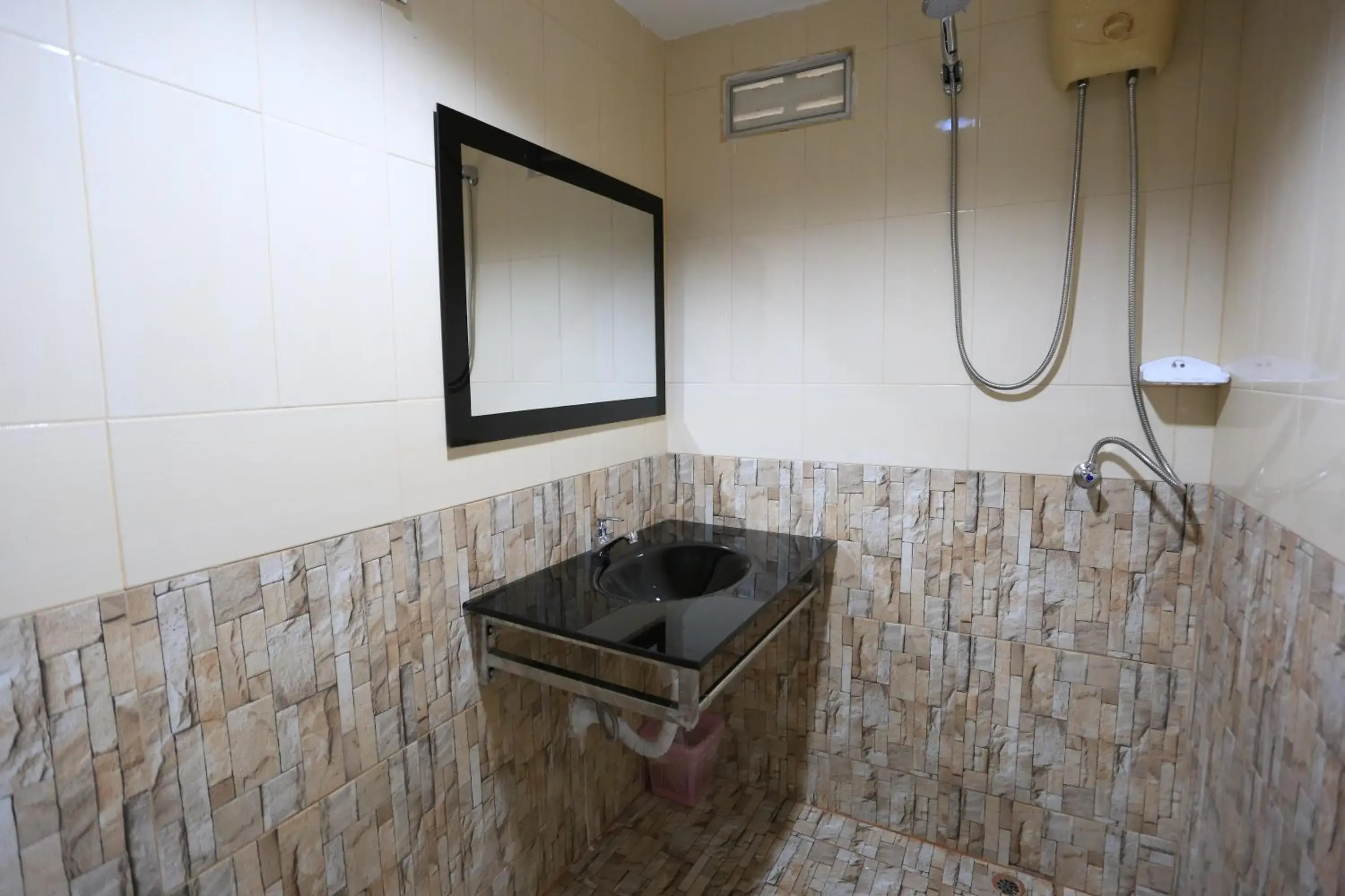 Shower in The Siam Guest House - SHA Extra Plus Shower in The Siam Guest House - SHA Extra Plus