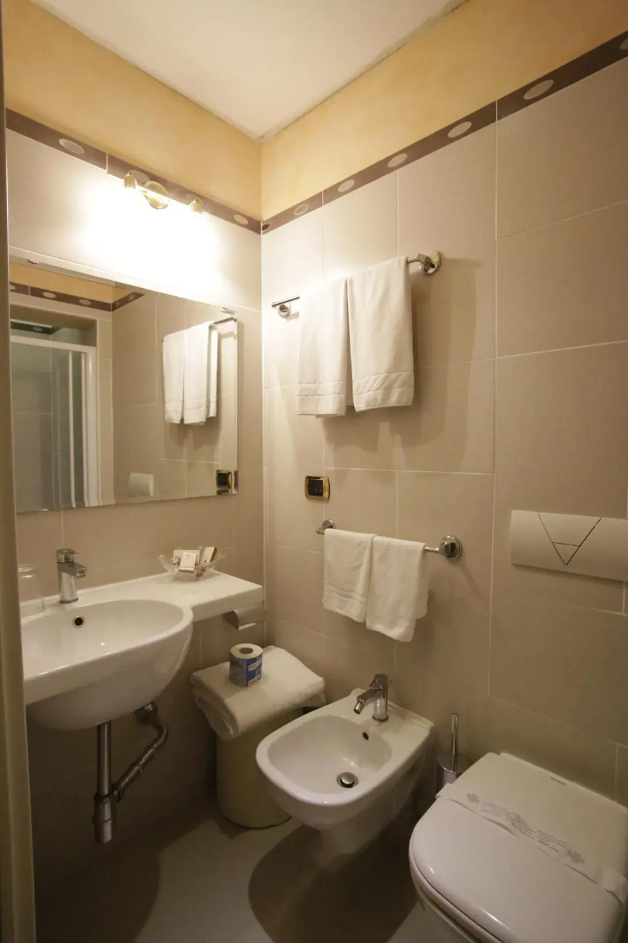 Bathroom in Hotel Vienna Ostenda e Ristorante il Danubio