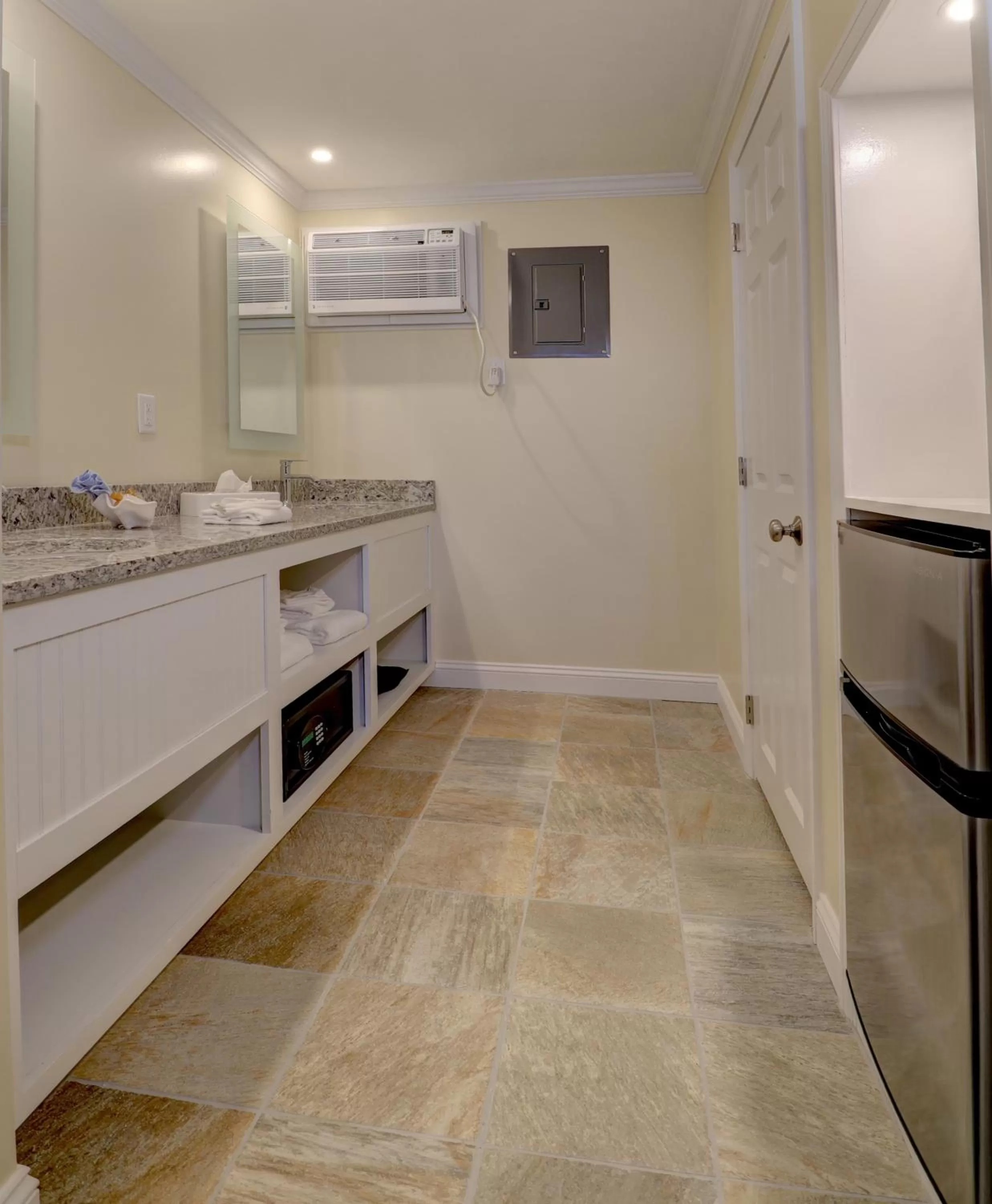 Kitchen/Kitchenette in Norseman Resort on the Beach