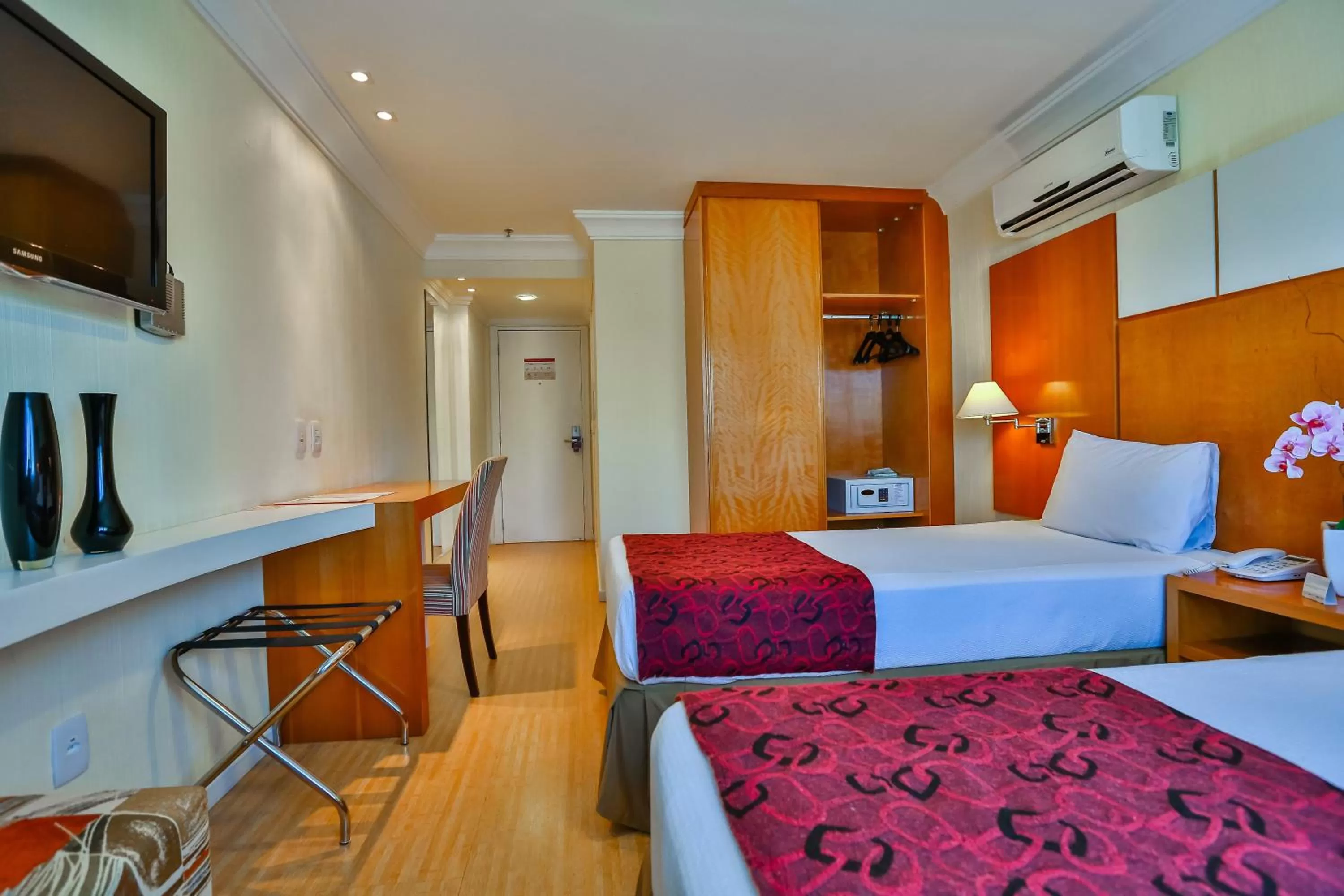 Photo of the whole room, Bed in Dubai Macaé by Atlântica