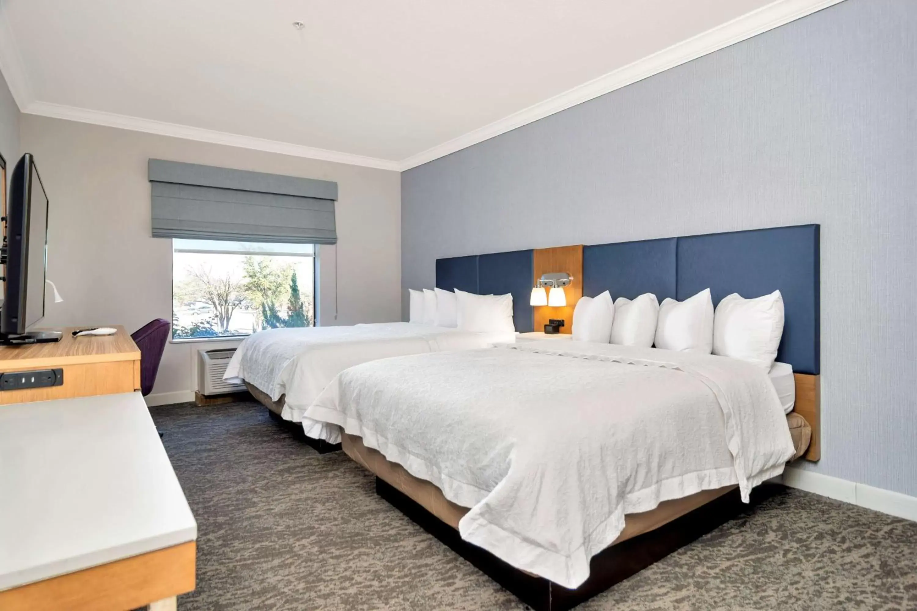 Bed in Hampton Inn & Suites Fort Worth-Fossil Creek Bed in Hampton Inn & Suites Fort Worth-Fossil Creek