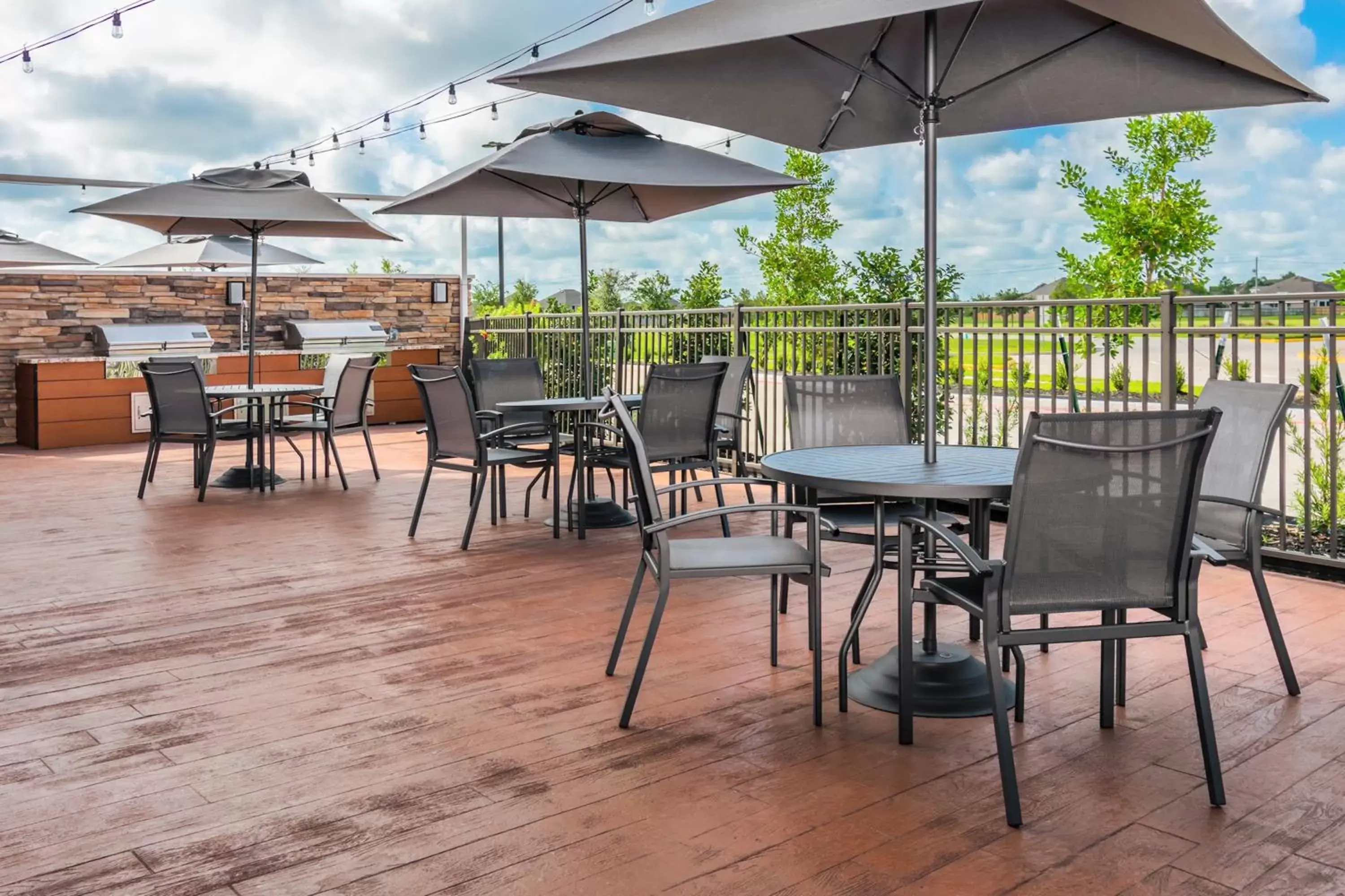 Patio, Restaurant/Places to Eat in Fairfield Inn & Suites by Marriott Houston League City