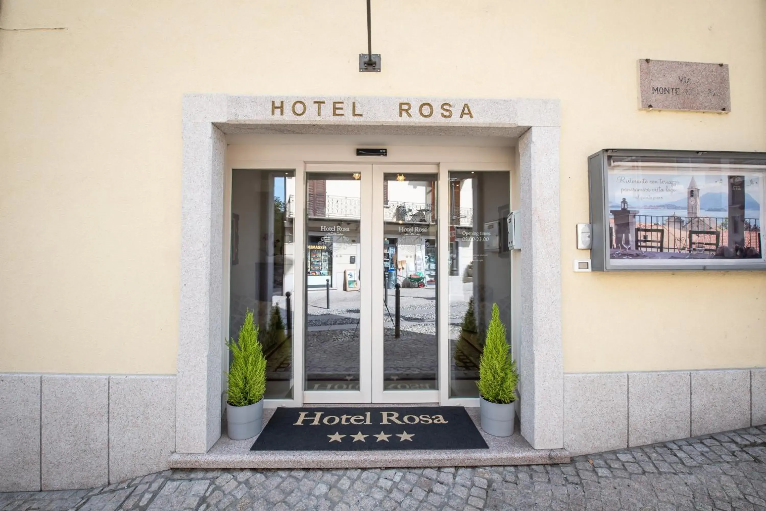 Facade/entrance in Hotel Rosa Facade/entrance in Hotel Rosa