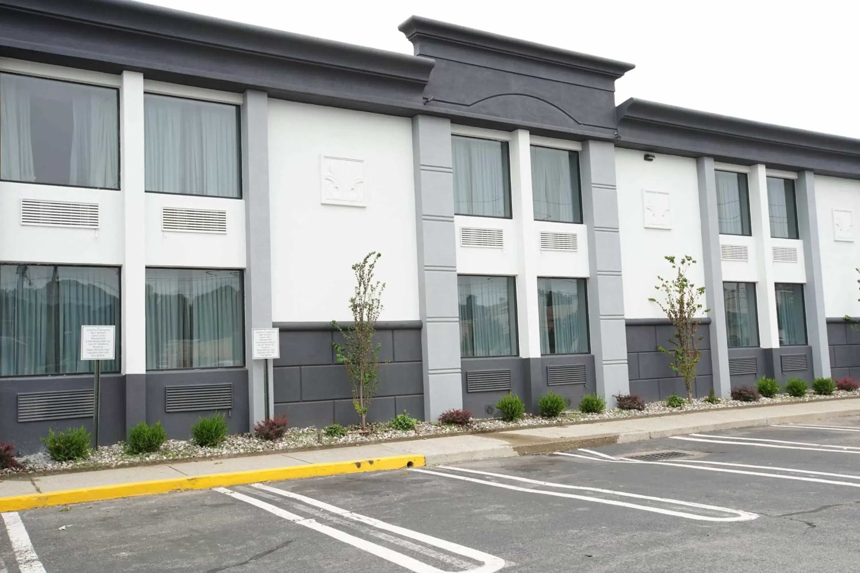 Property Building in Best Western Paramus Hotel & Suites Property Building in Best Western Paramus Hotel & Suites
