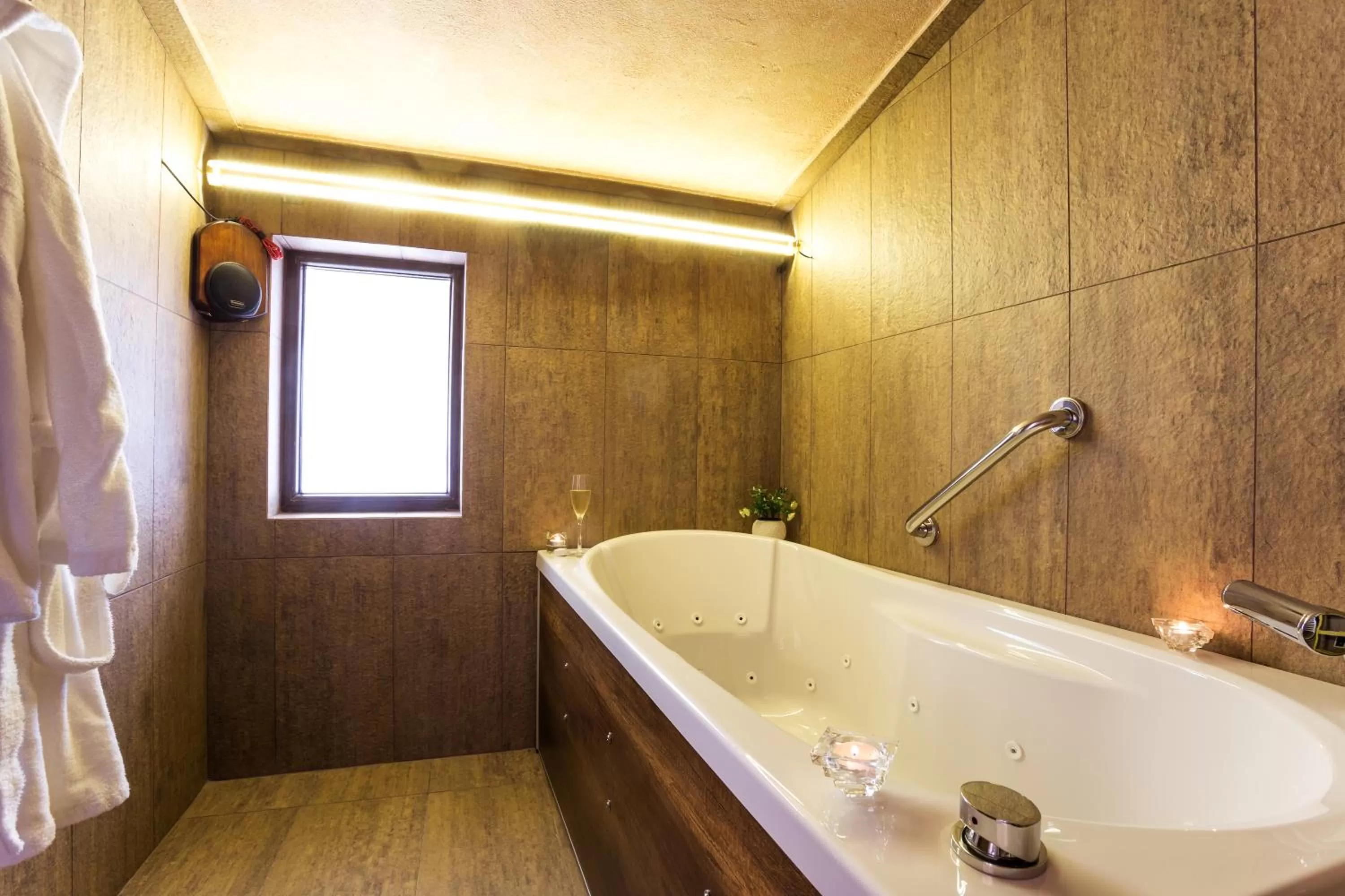 Hot Tub in Hotel Villa Boyana - Free Parking