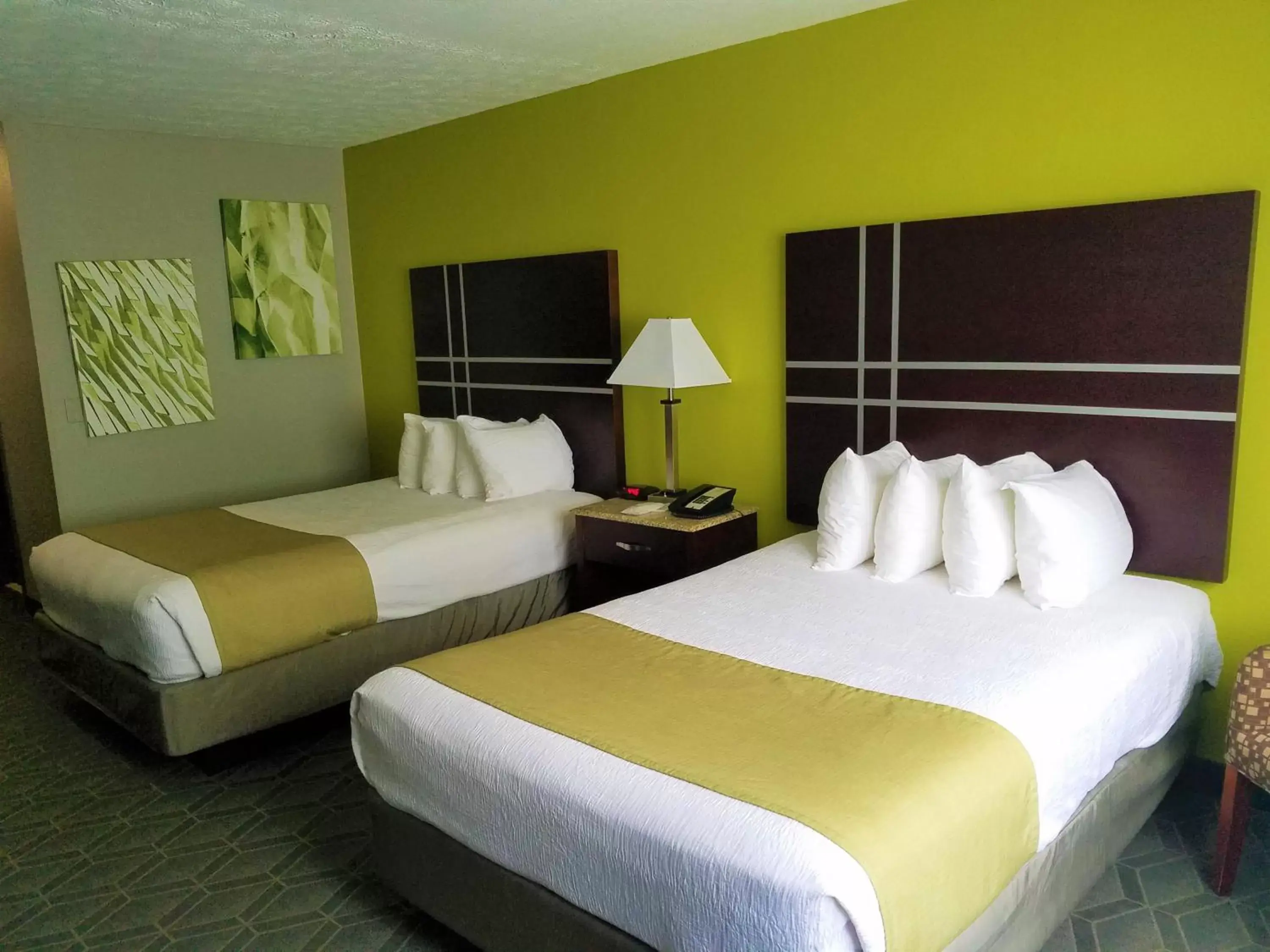 Photo of the whole room, Bed in Best Western Auburn/Opelika Inn