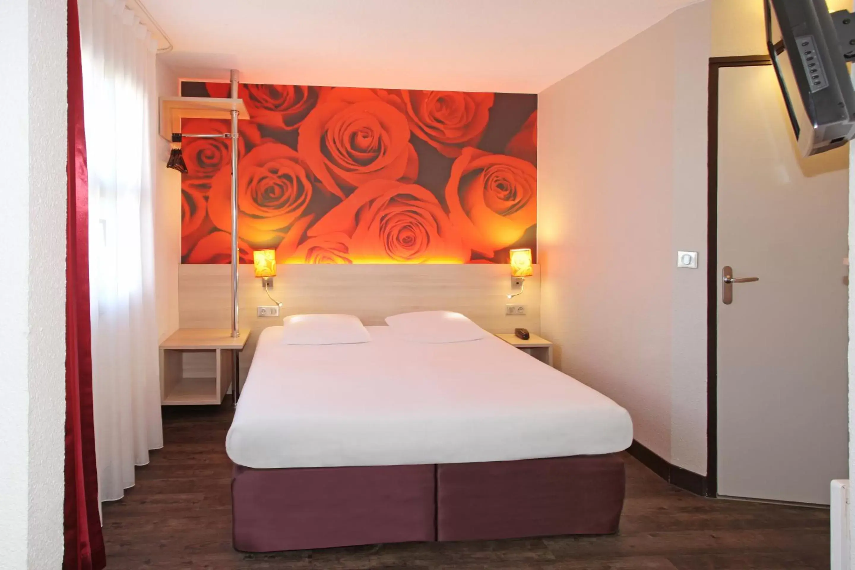 Bedroom, Bed in Brit Hotel Essentiel de Granville