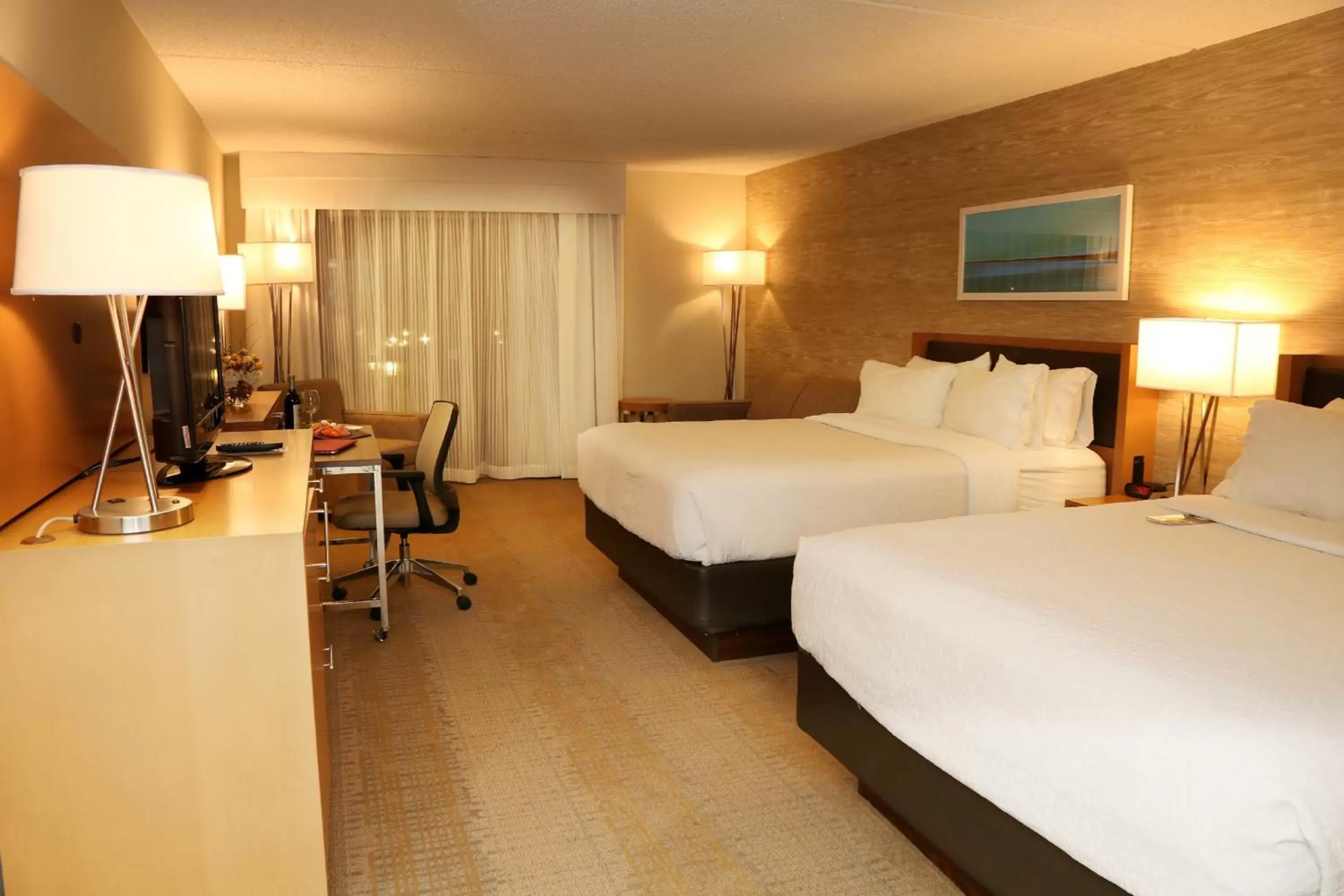 Photo of the whole room, Bed in enVision Hotel & Conference Center Mansfield-Foxboro