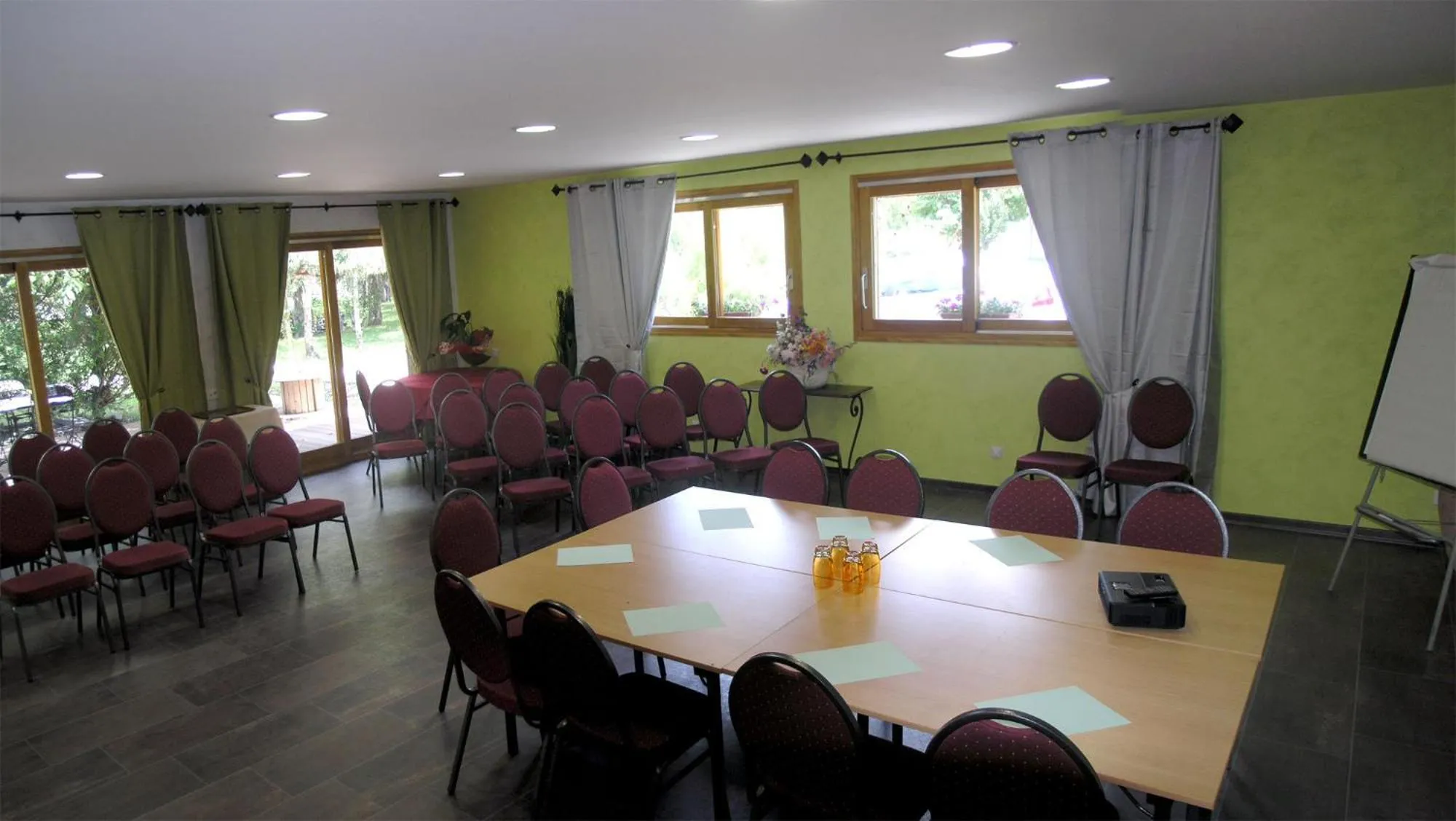 Business facilities in Logis Hotel Le Lac