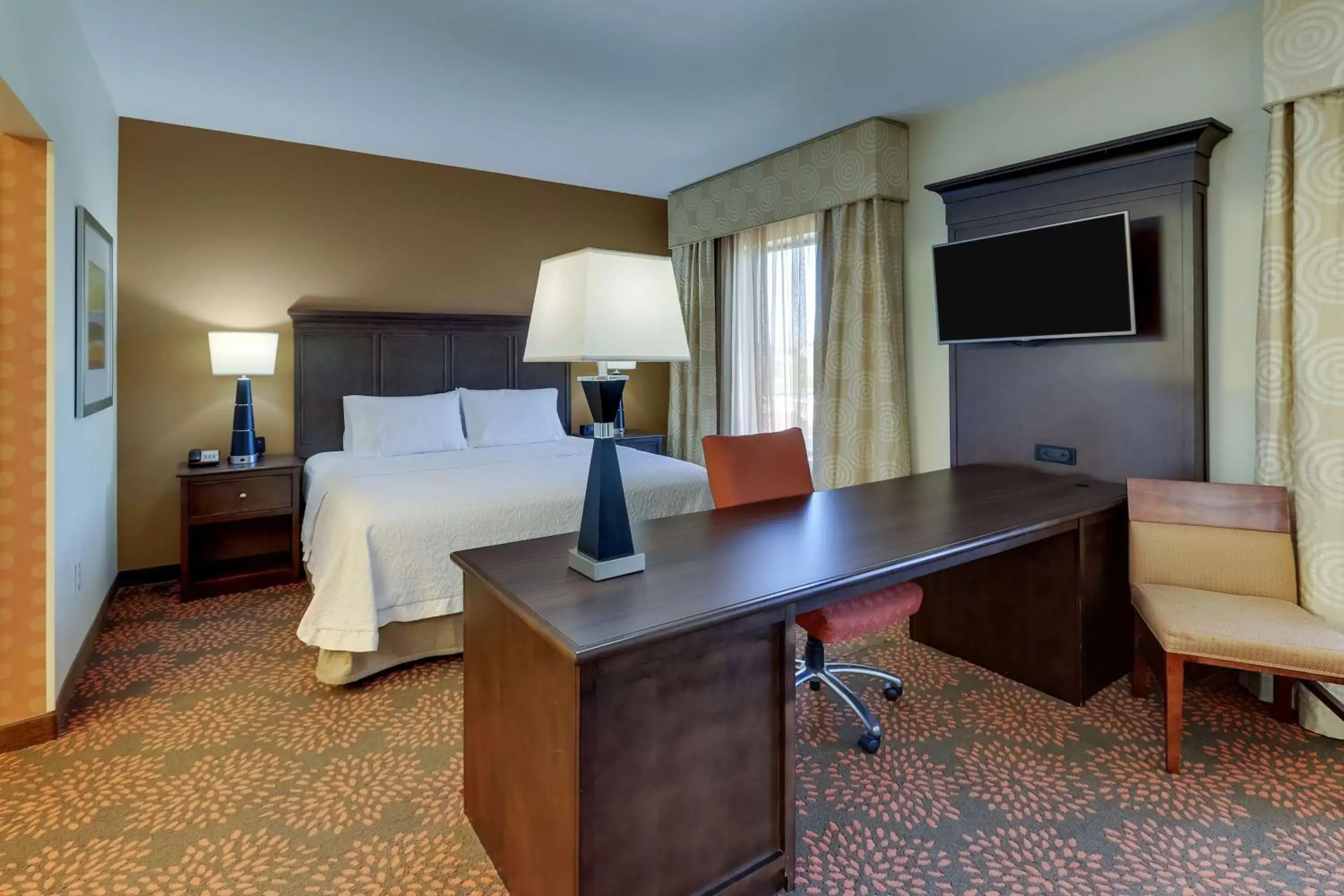 Bed in Hampton Inn & Suites - Hartsville, SC