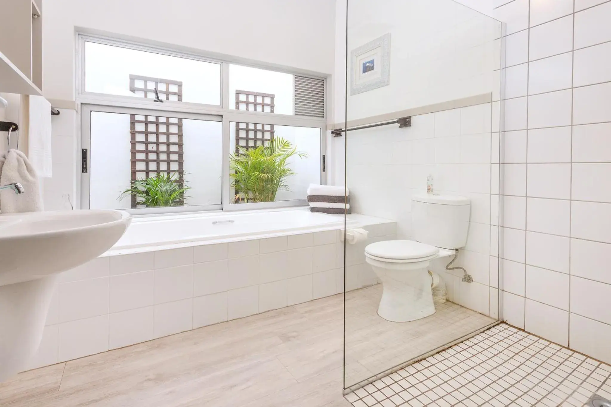 Shower, Bathroom in Sixteen Guesthouse on Main