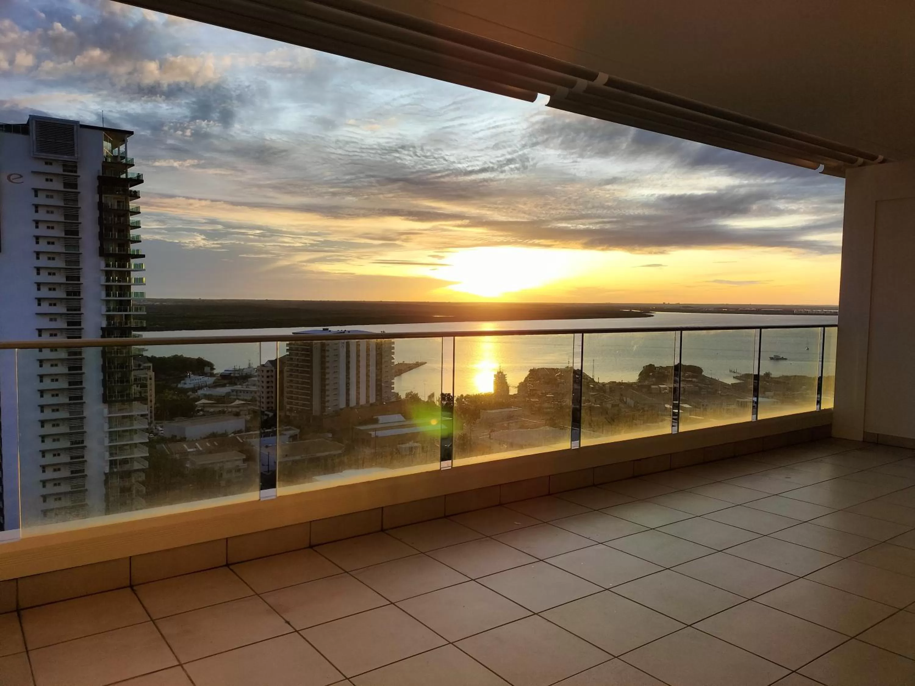 Property building in Darwin Harbour Suites