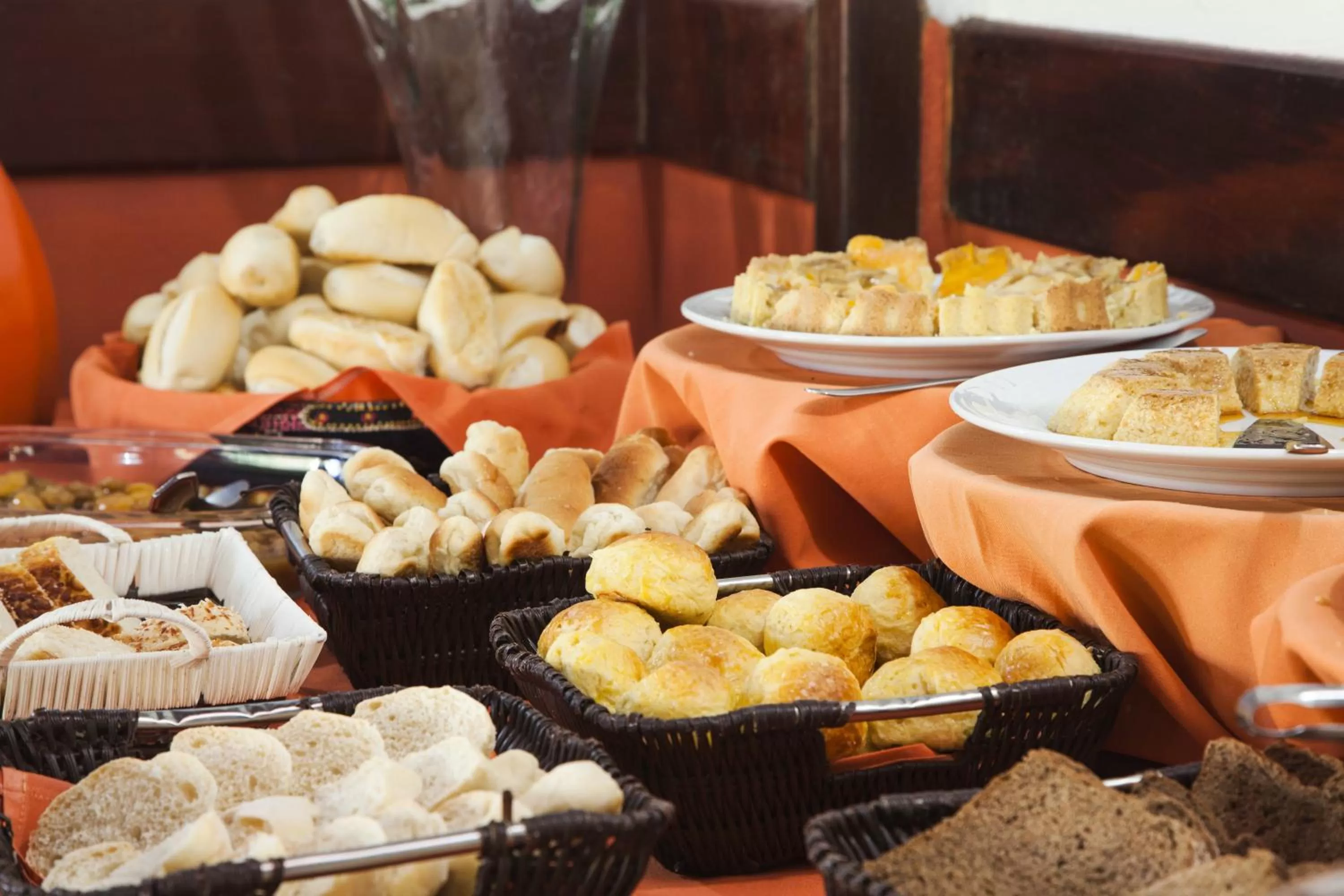 Buffet breakfast in Colonna Park Hotel