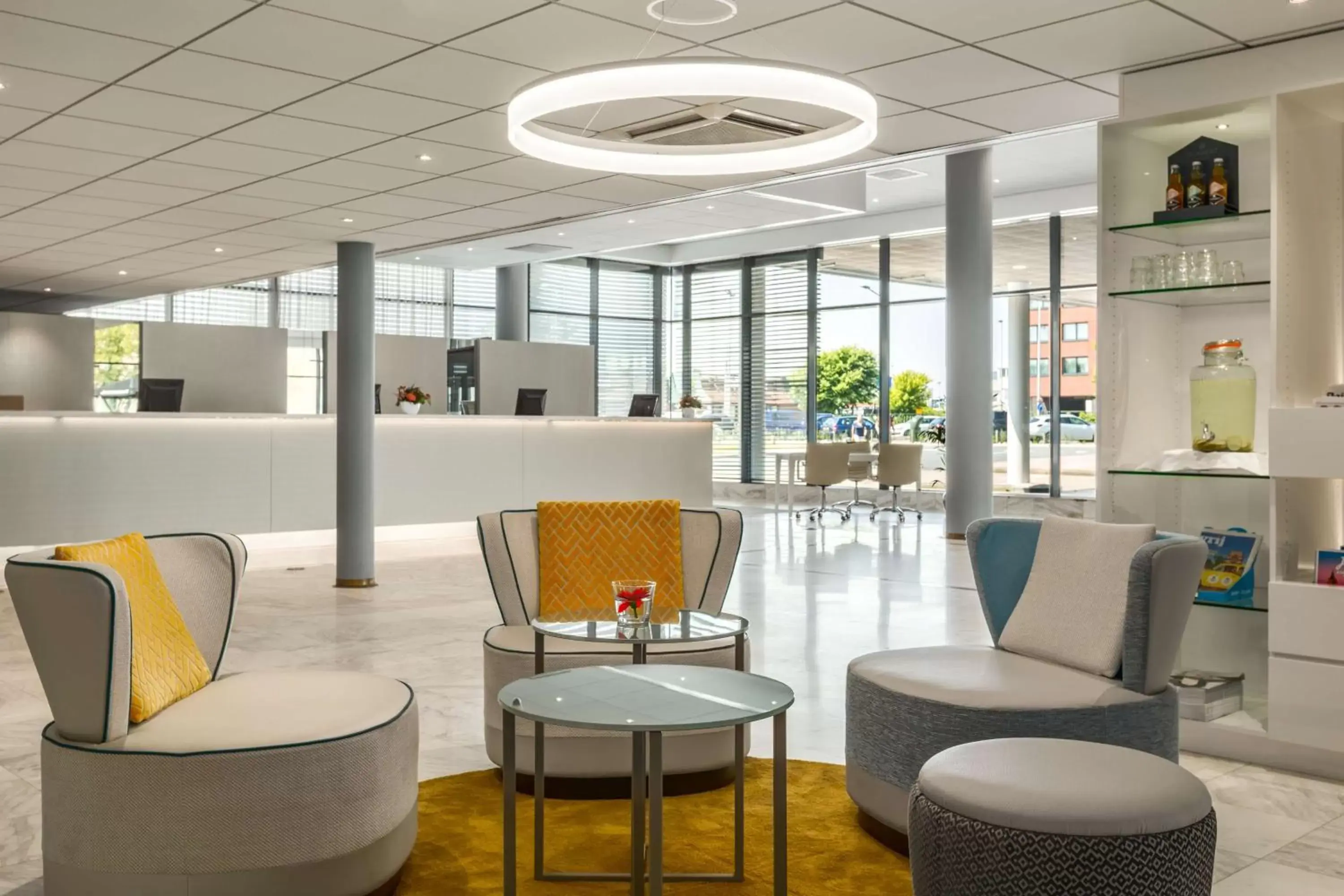 Lobby or reception, Lounge/Bar in NH Amsterdam Schiphol Airport