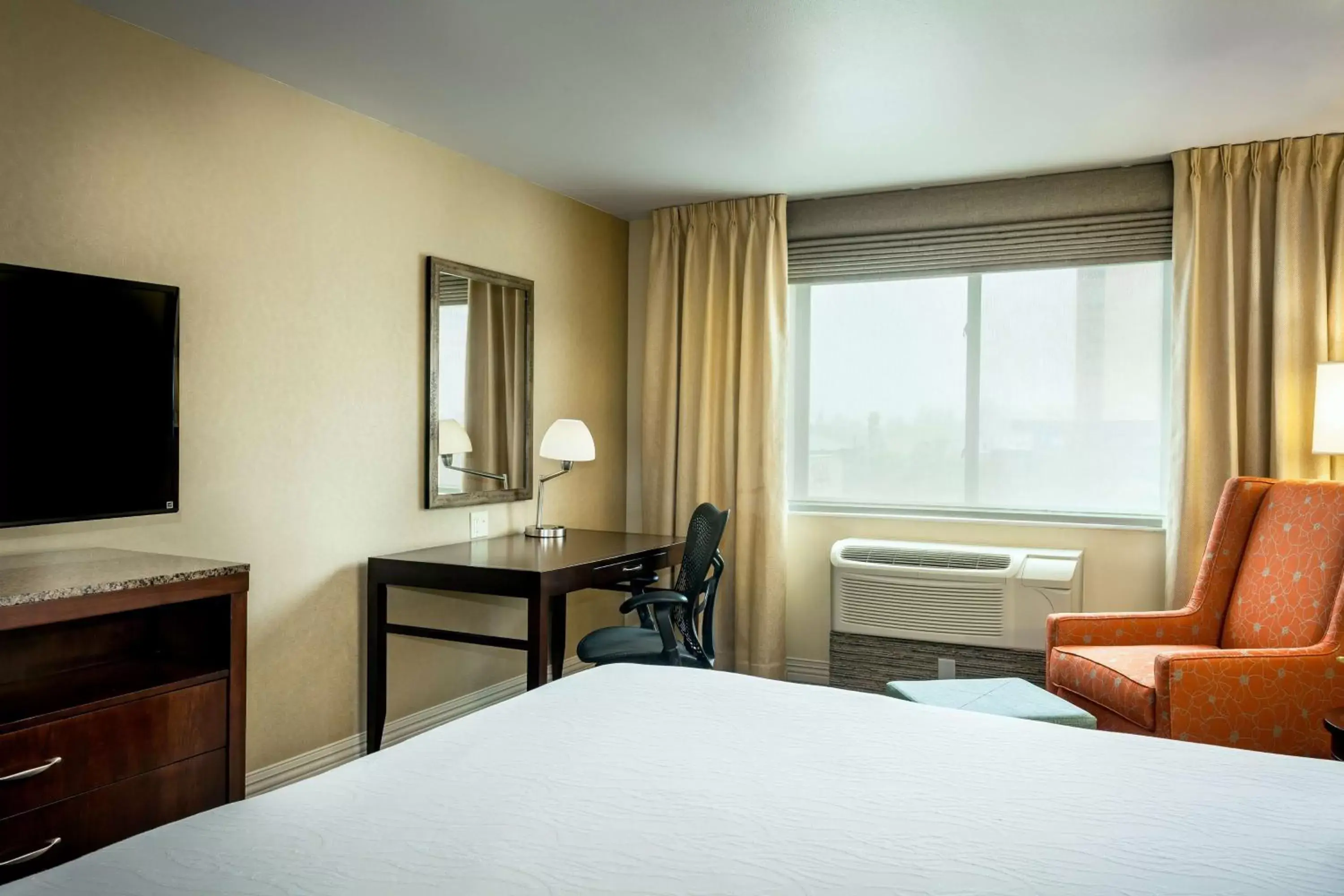 Bedroom, Bed in Hilton Garden Inn Seattle/Issaquah