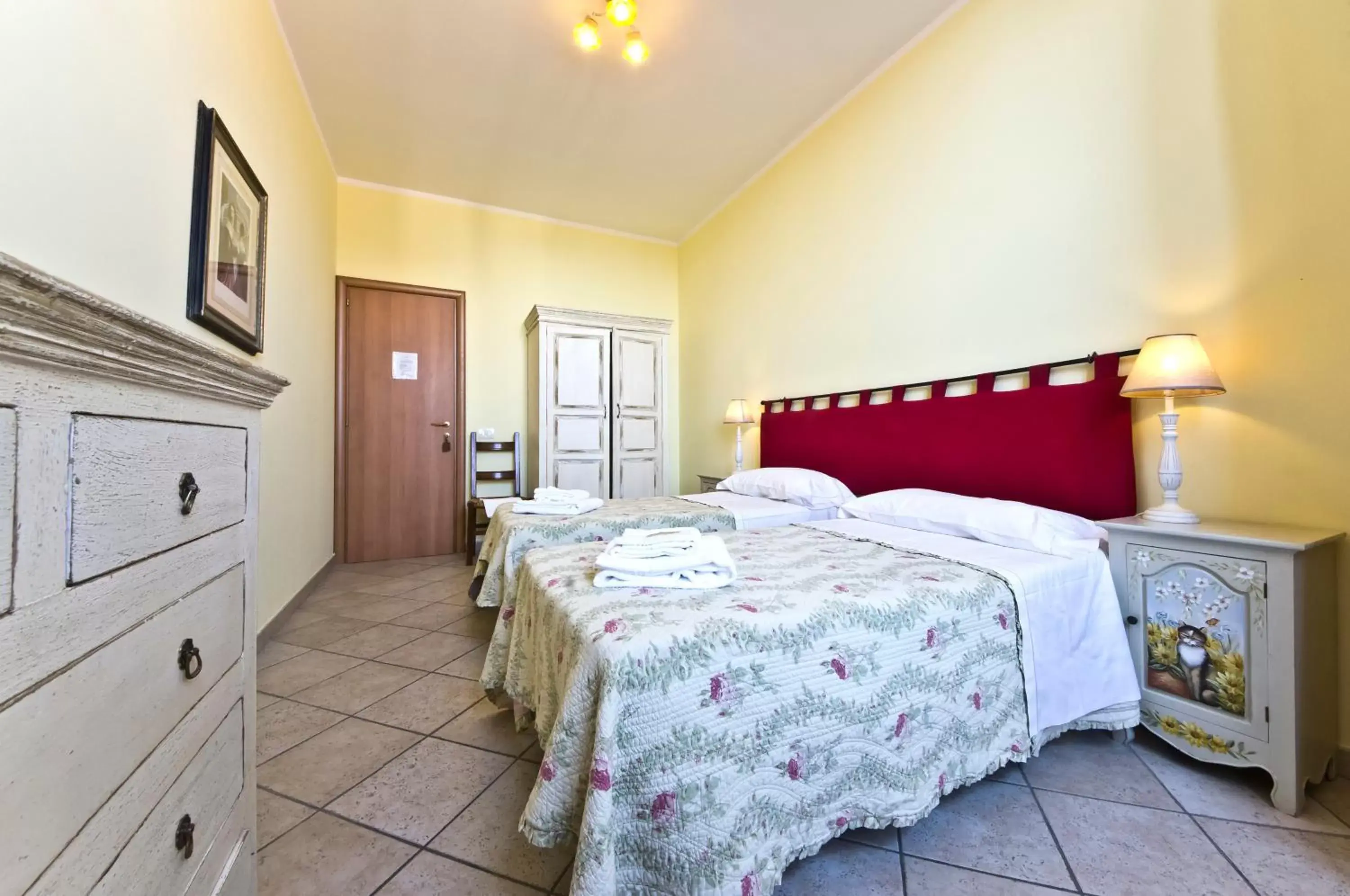 Photo of the whole room, Bed in I Terzi Di Siena - Rooms Only