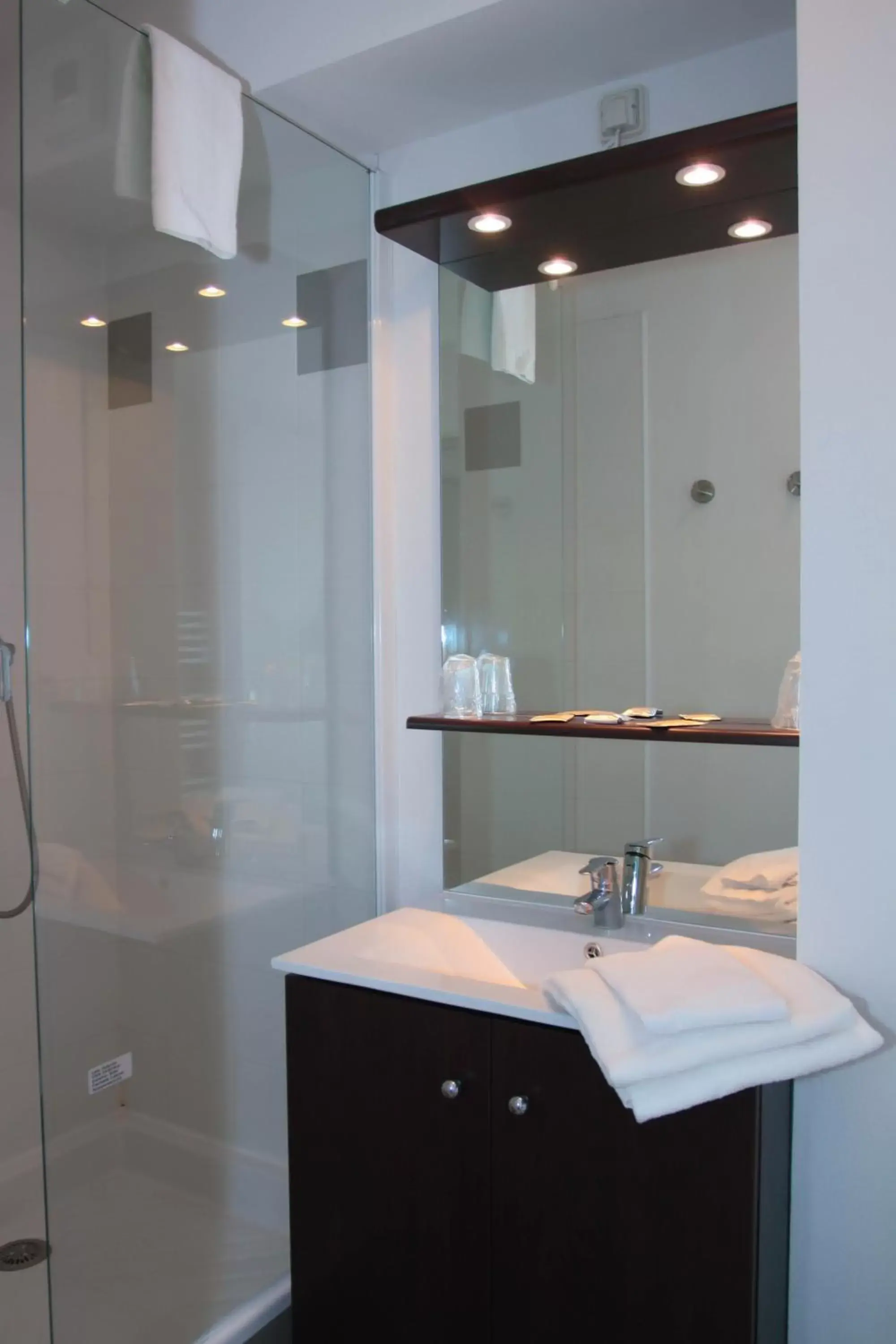 Bathroom in KOSY Appart'Hôtels - Campus Del Sol Esplanade