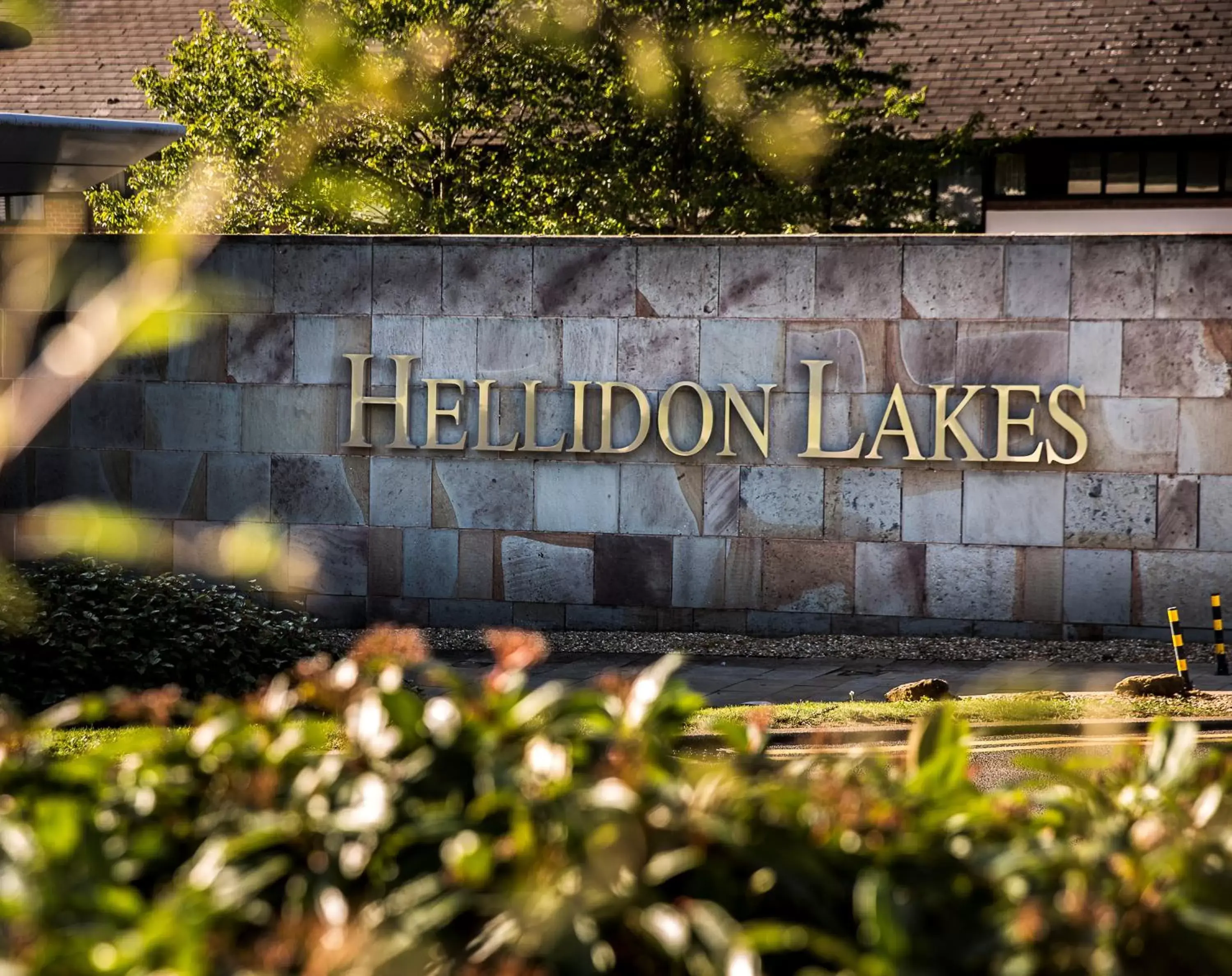 Property building in Hellidon Lakes Hotel