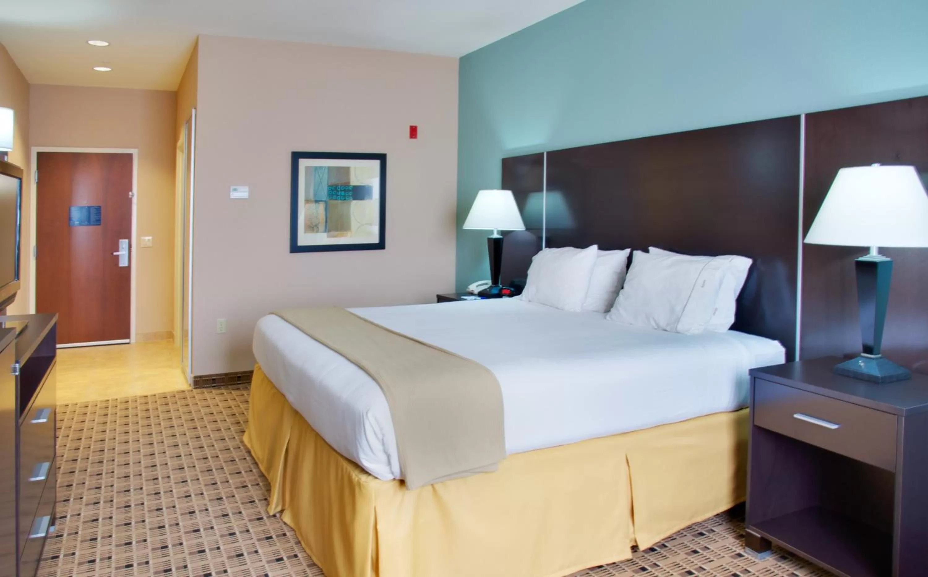 Photo of the whole room, Bed in Holiday Inn Express Hotel & Suites Houston Energy Corridor - West Oaks, an IHG Hotel