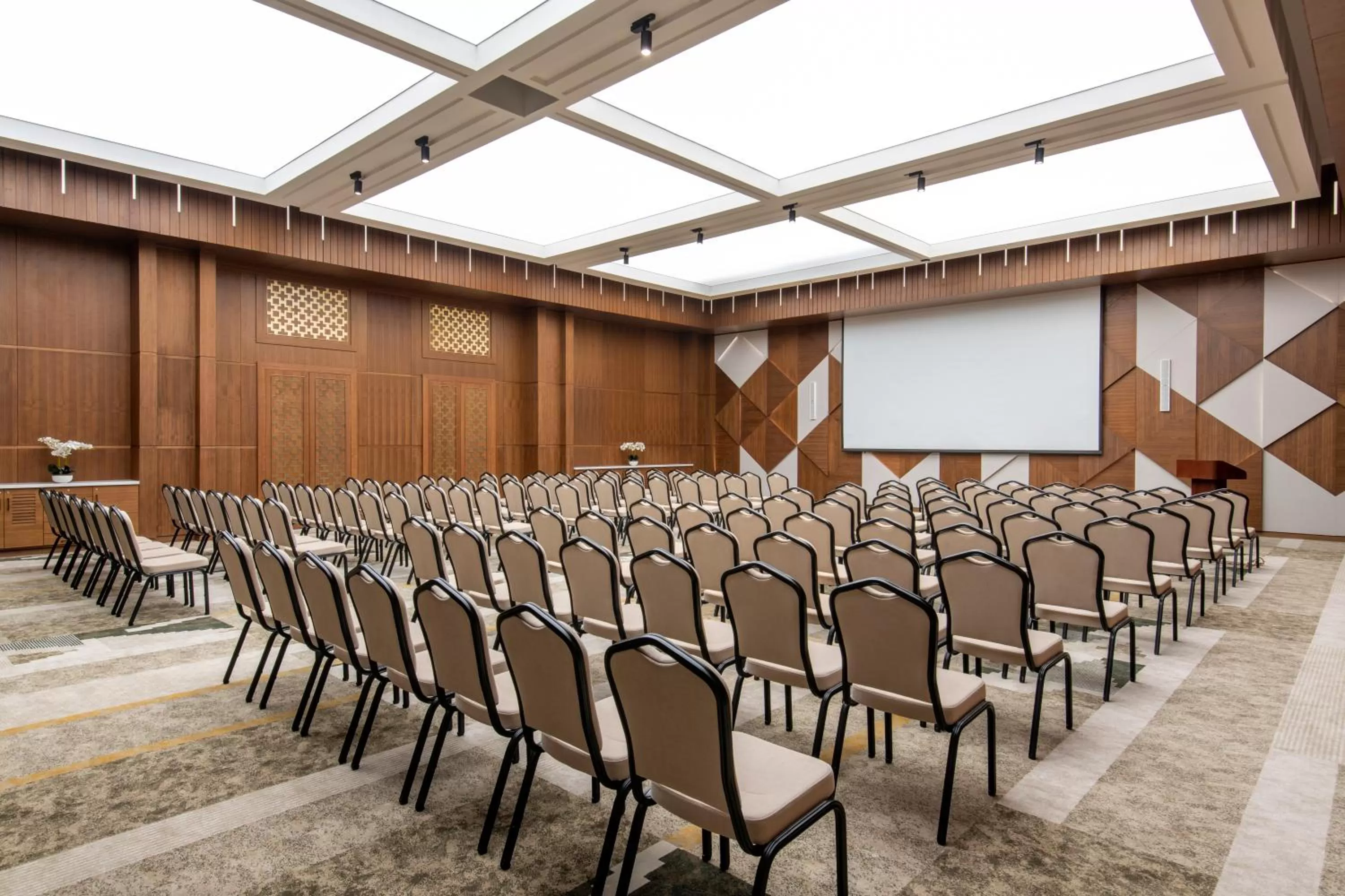 Business facilities in Swissotel Living Jeddah